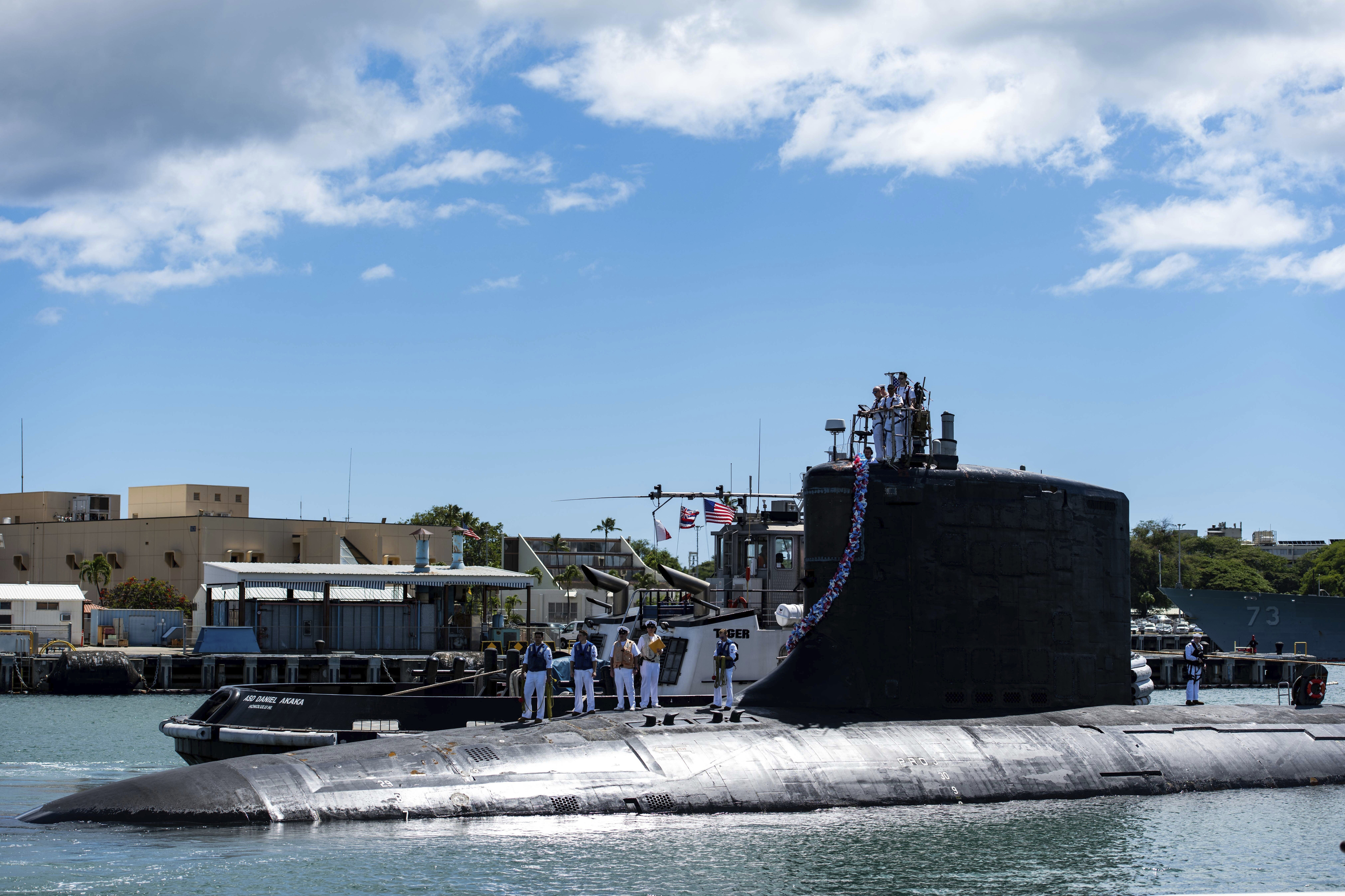 Un submarino de ataque rpido regresa a la base de Pearl Harbor.