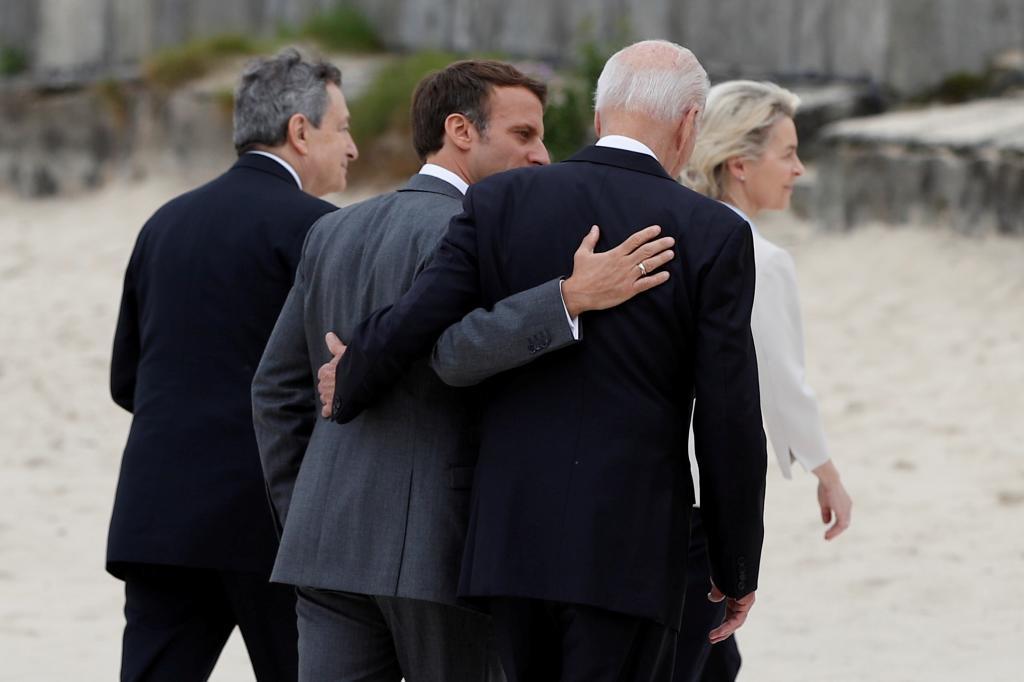 El presidente francs, Macron, con el presidente de EEUU, Joe Biden.