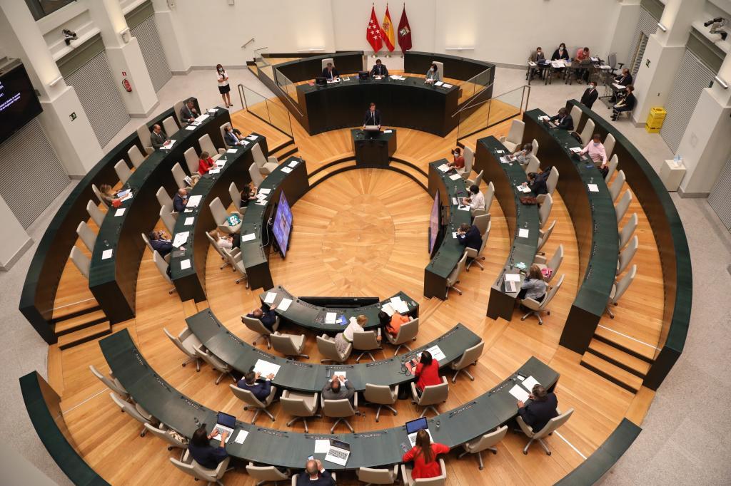 El alcalde de Madrid, José Luis Martínez-Almeida, interviene en un Pleno del Ayuntamiento.
