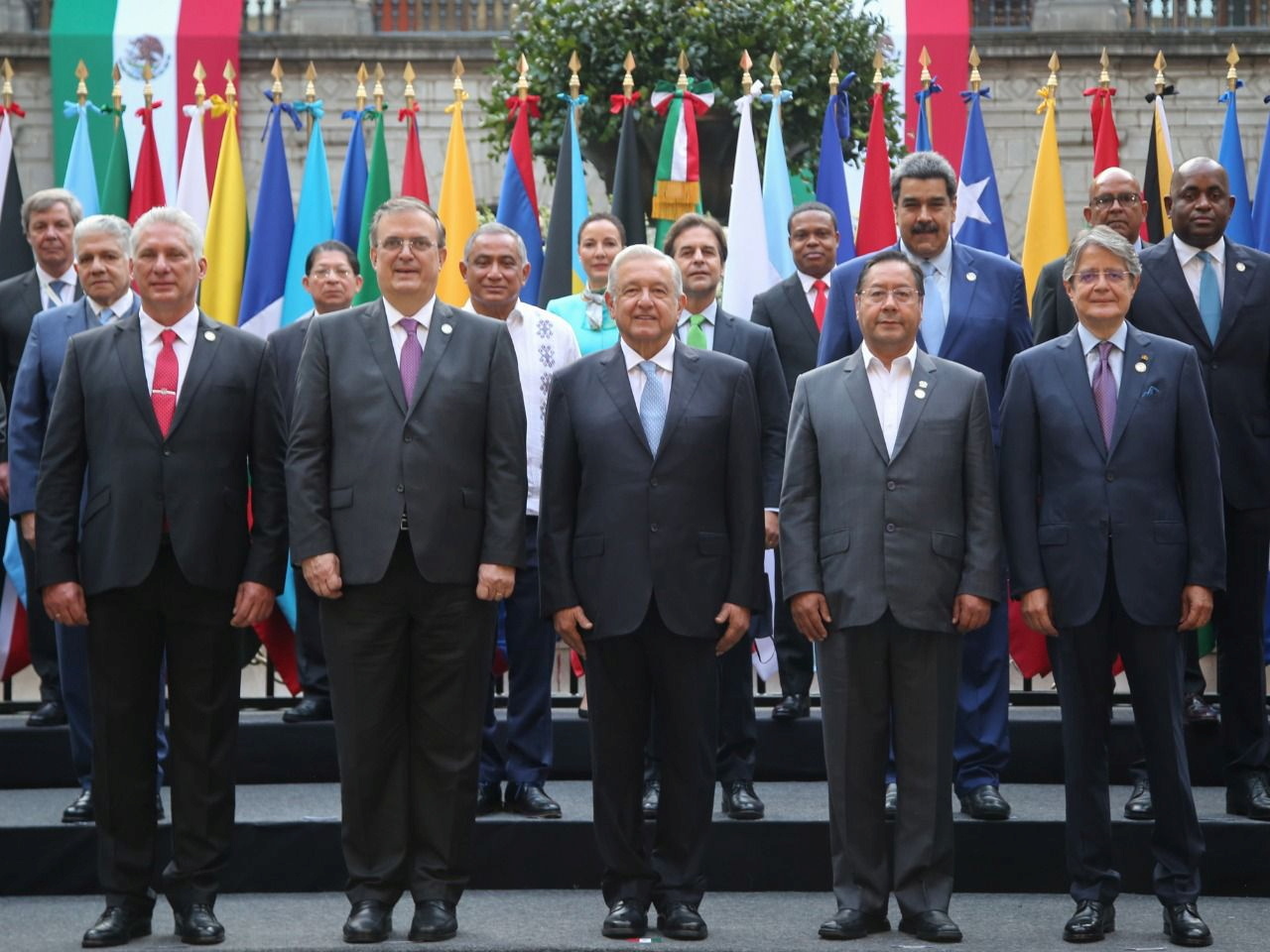 López Obrador junto al resto de presidentes y primeros ministros que componen la CELAC, en Ciudad de México.