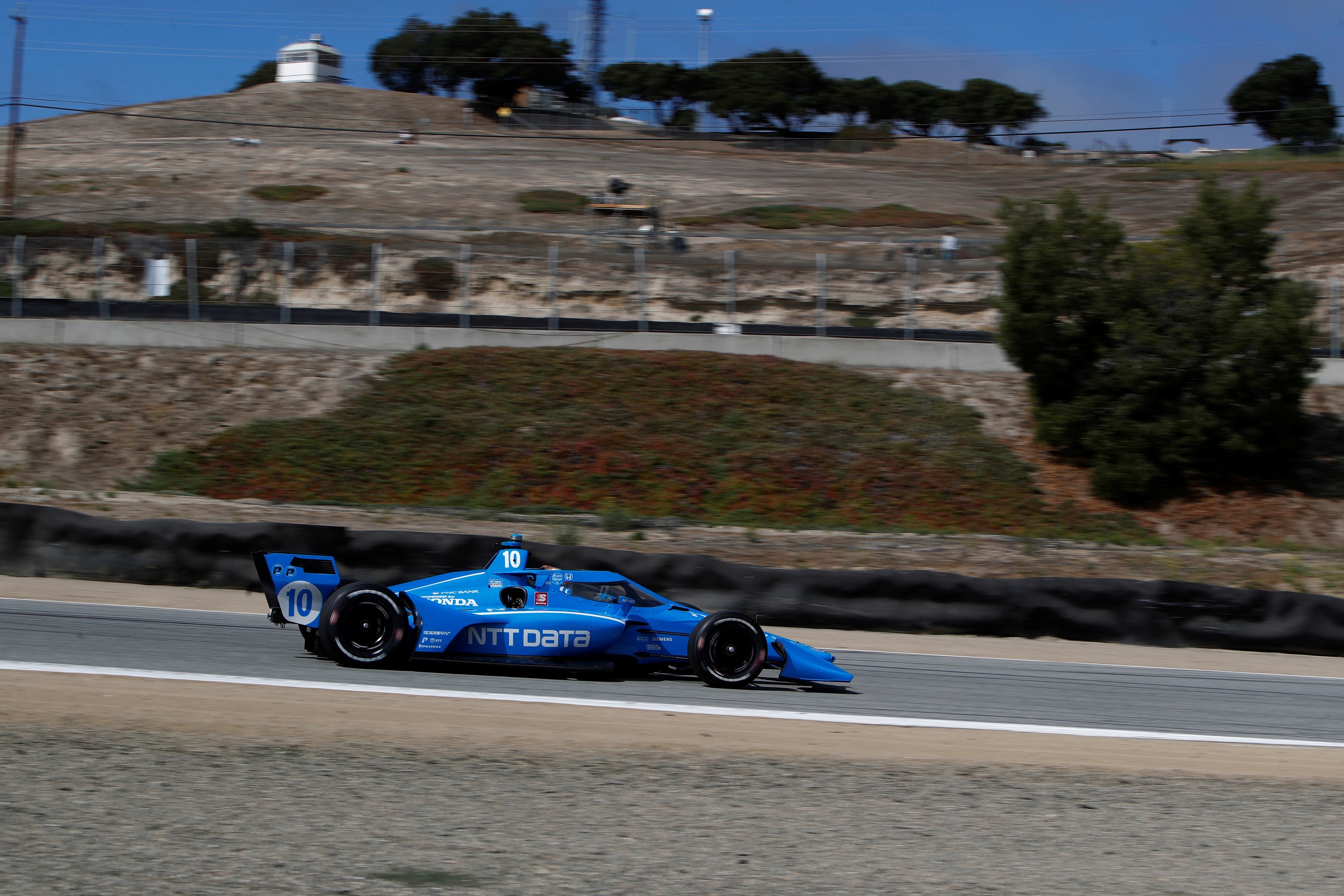 Palou, con el coche #10 de Chip Ganassi, durante el GP de Monterey.