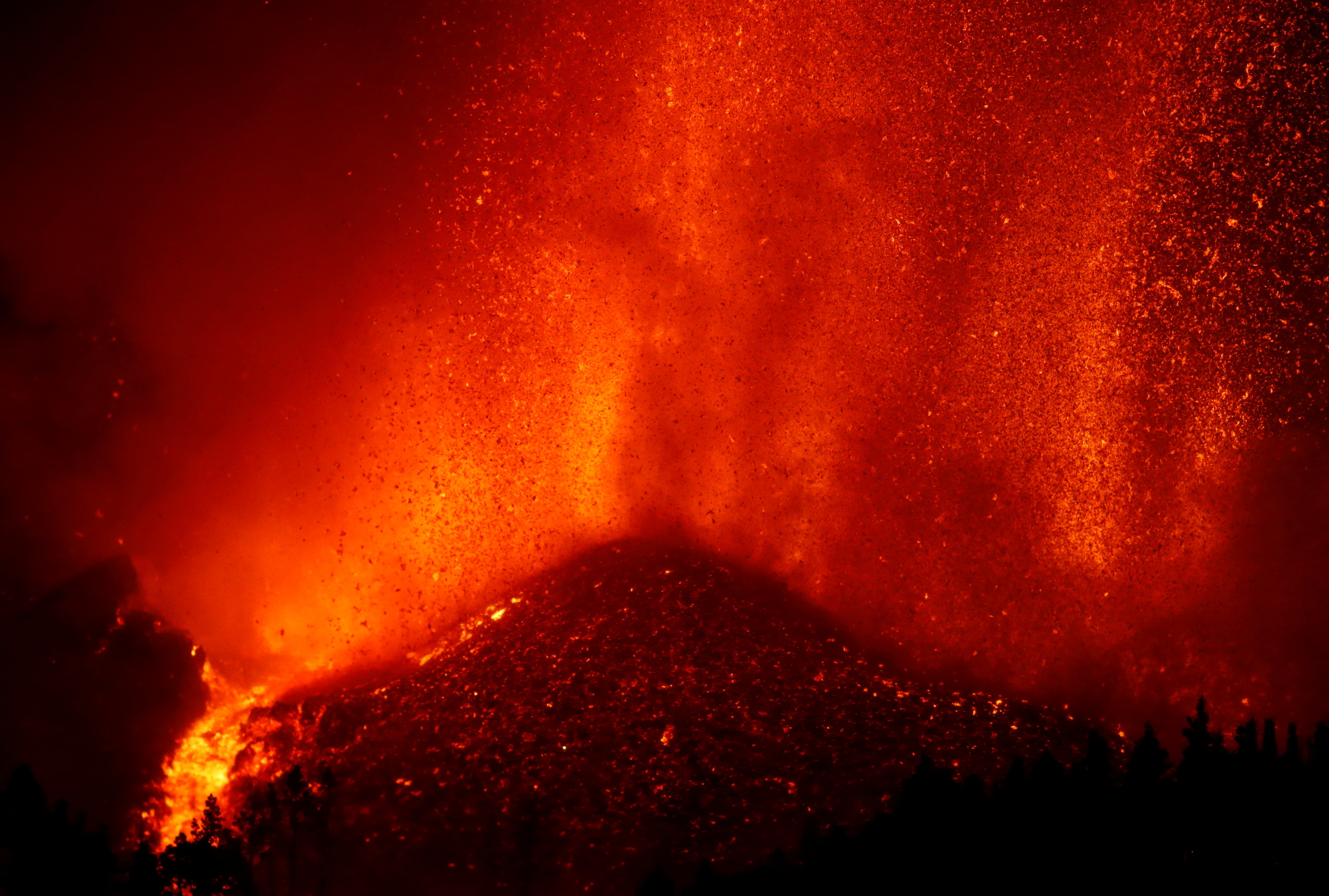 La erupción del volcán Cumbre Vieja en La Palma obliga a evacuar a miles de personas | Ciencia