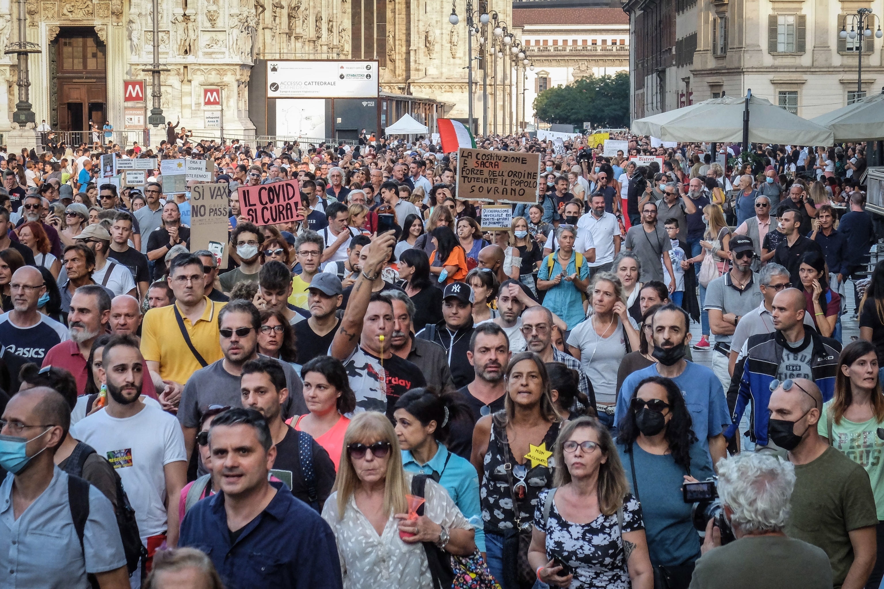 Manifestacin en Italia en contra del pasaporte Covid.