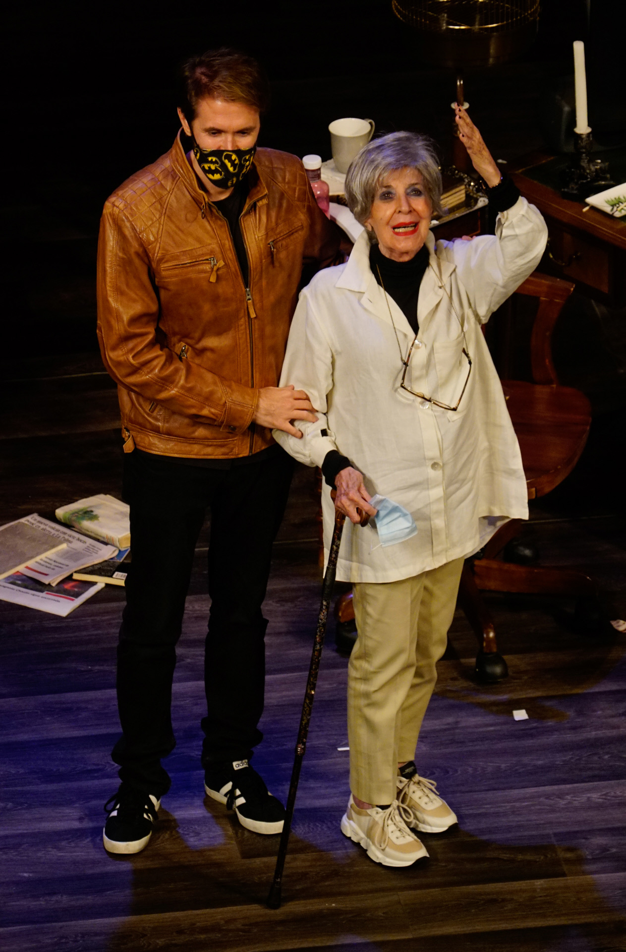 Concha Velasco y su hijo Manuel, en el escenario del Teatro Bretn de Logroo.