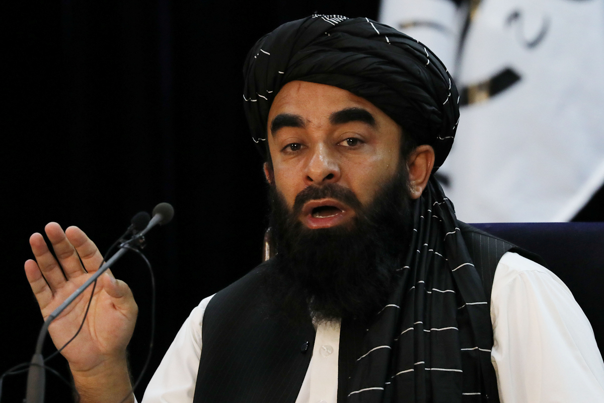 El portavoz talibn, Zabihullah Mujahid, durante una rueda de prensa en Kabul.