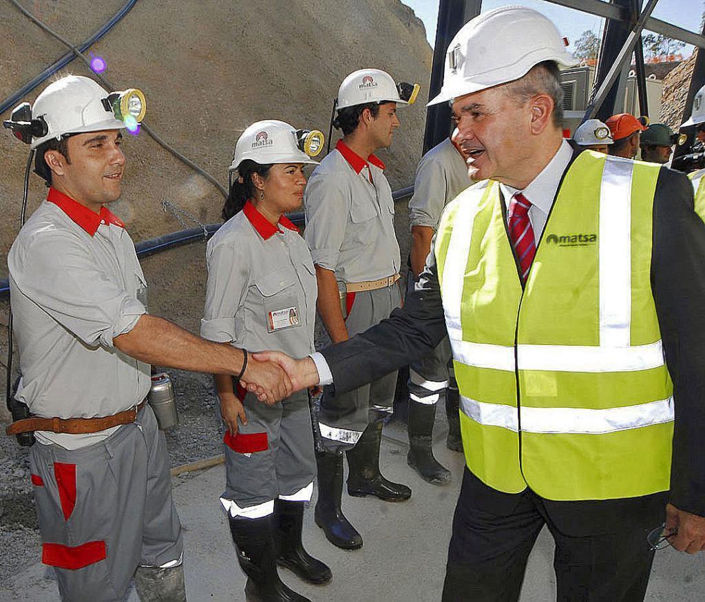 Manuel Chaves, durante una visita a la planta de Matsa en Almonaster la Real, en noviembre de 2008.