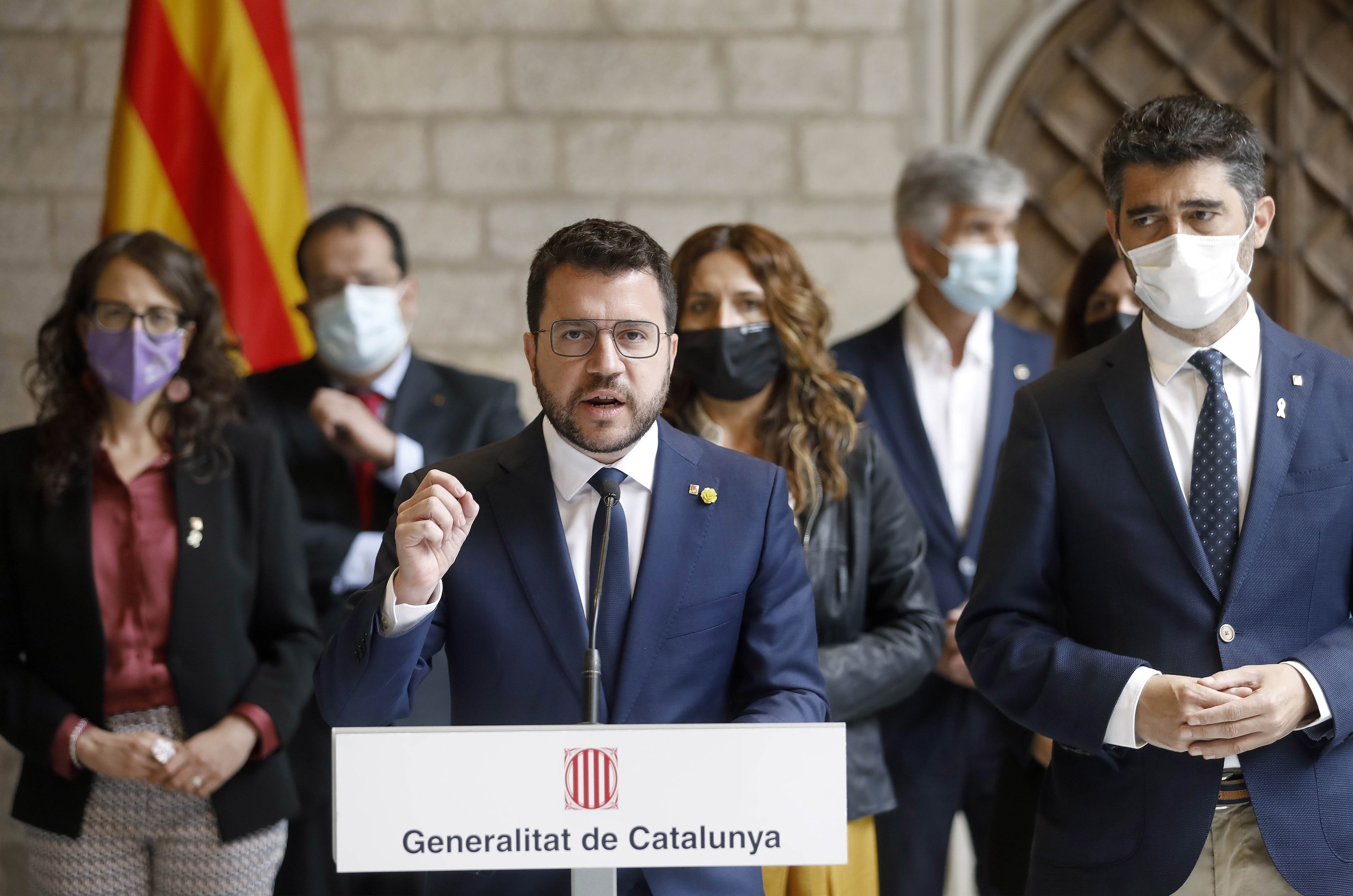 Aragons comparece junto a los miembros de su Gobierno.