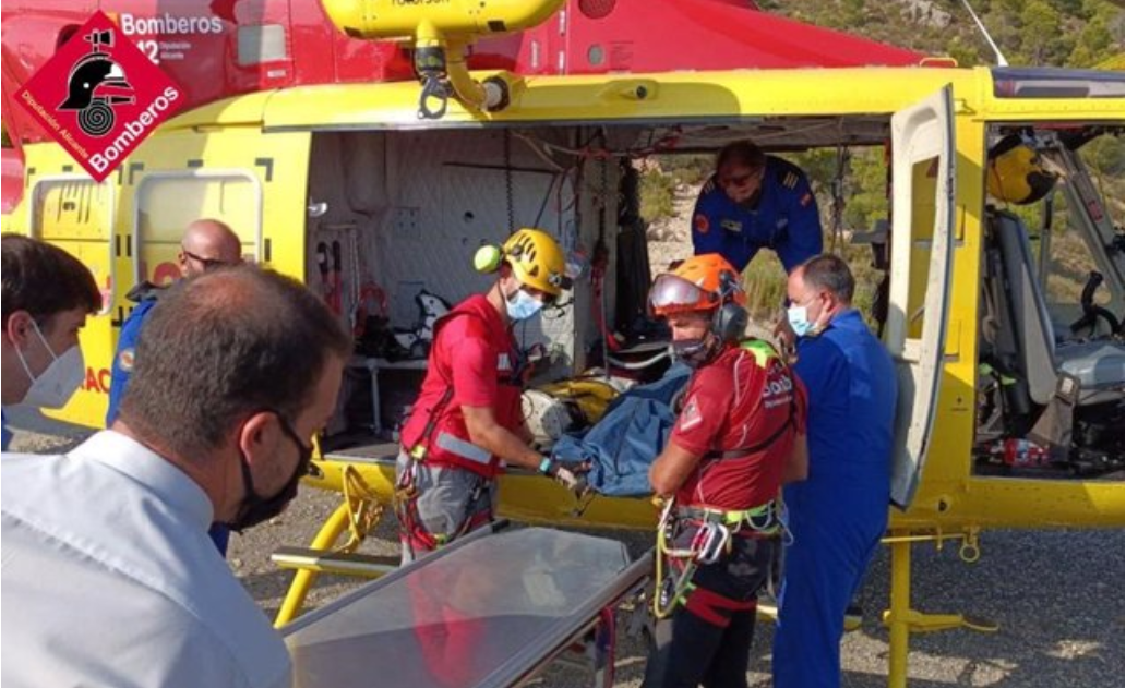 Bomberos rescatan a un escalador en la cresta dels Castellets, al oeste del Puig Campana, en Finestrat (Alicante).1