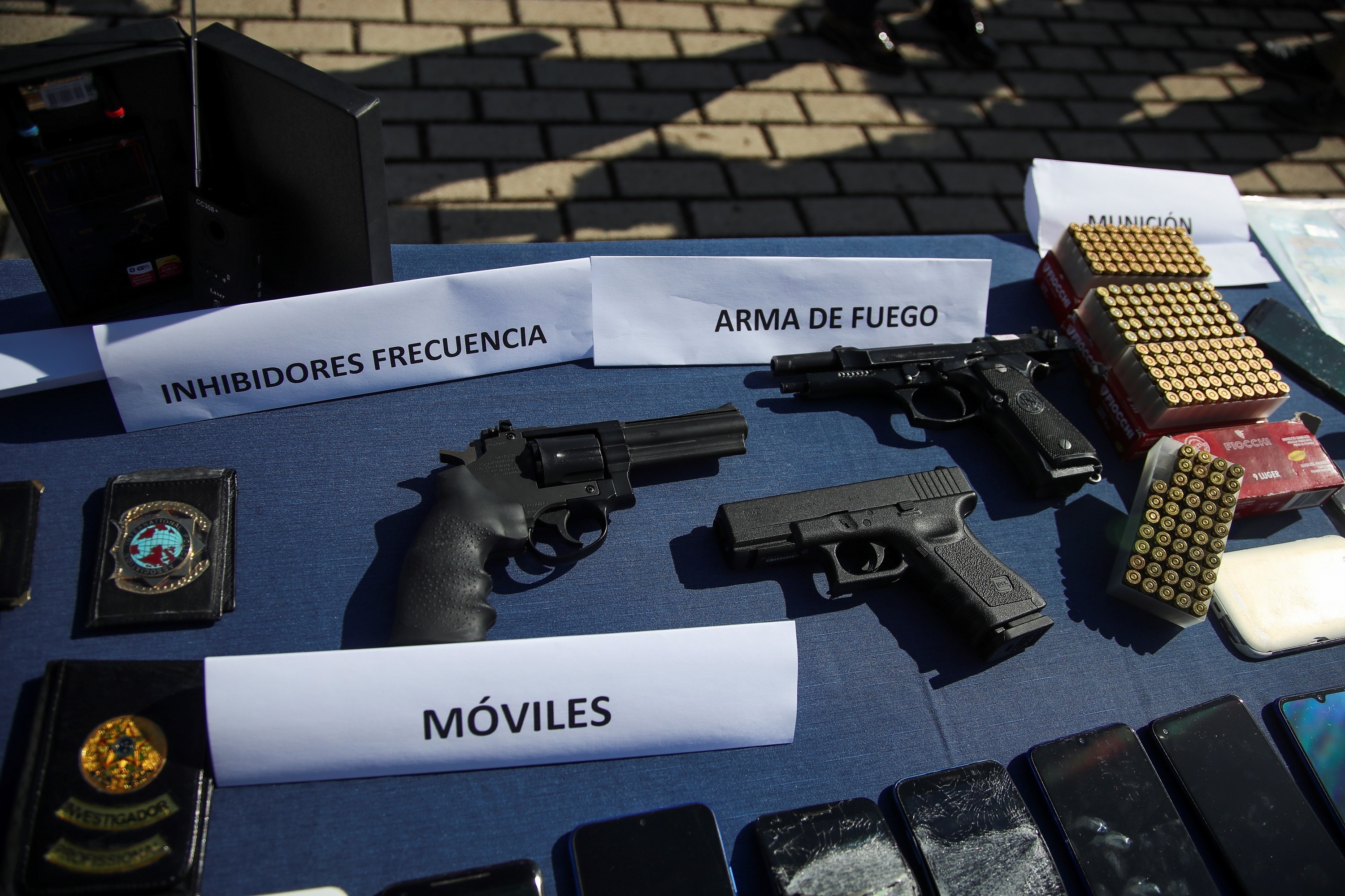 Armas intervenidas a los presuntos narcotraficantes.