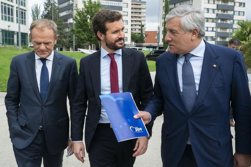 Donald Tusk, Pablo Casado y Antonio Tajani, en Valladolid.