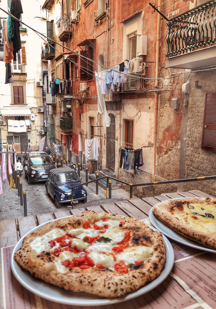 Pizza en una céntrica calle de la ciudad.
