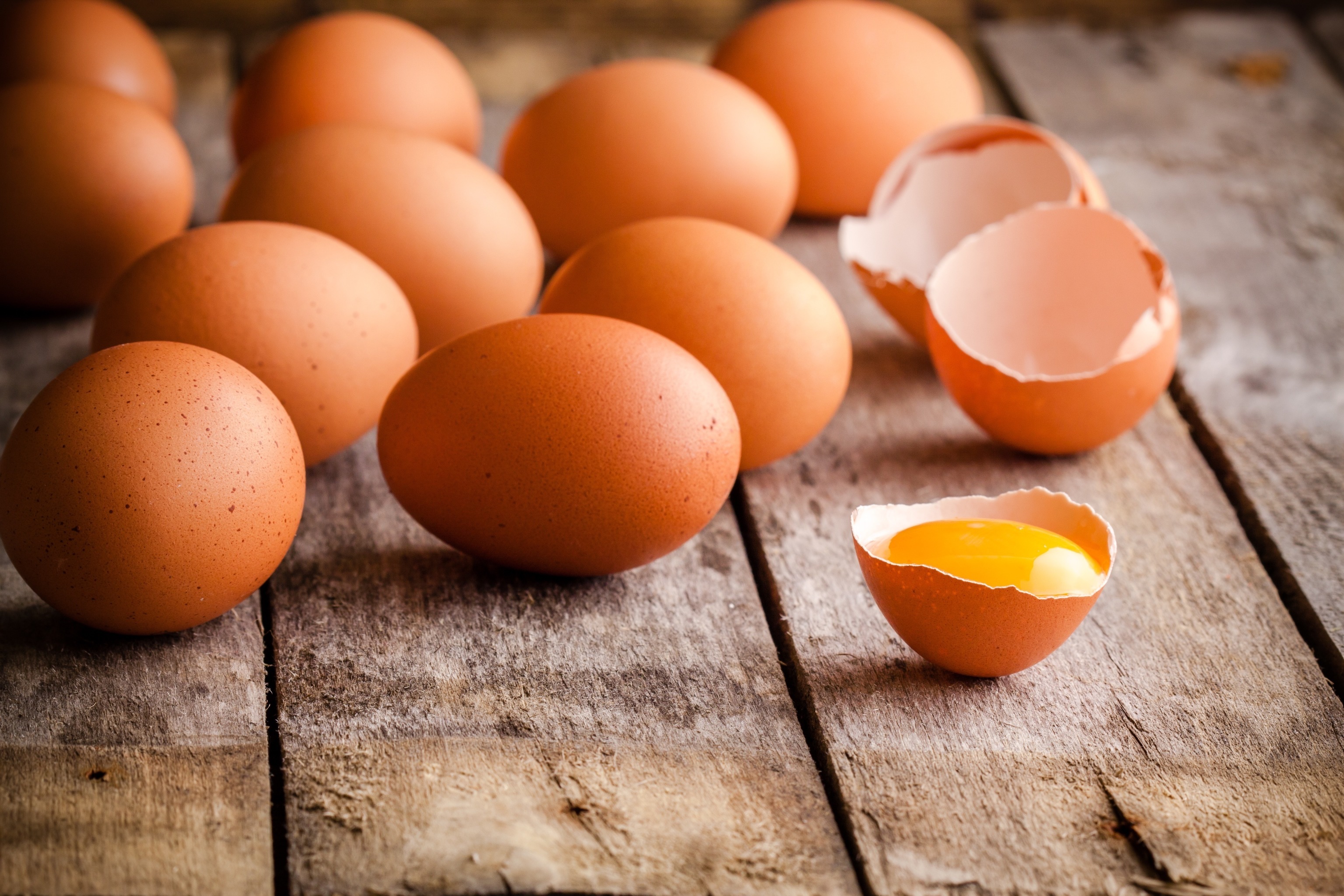 La frescura o el mal estado de los huevos puede detectarse con el truco del vaso de agua.