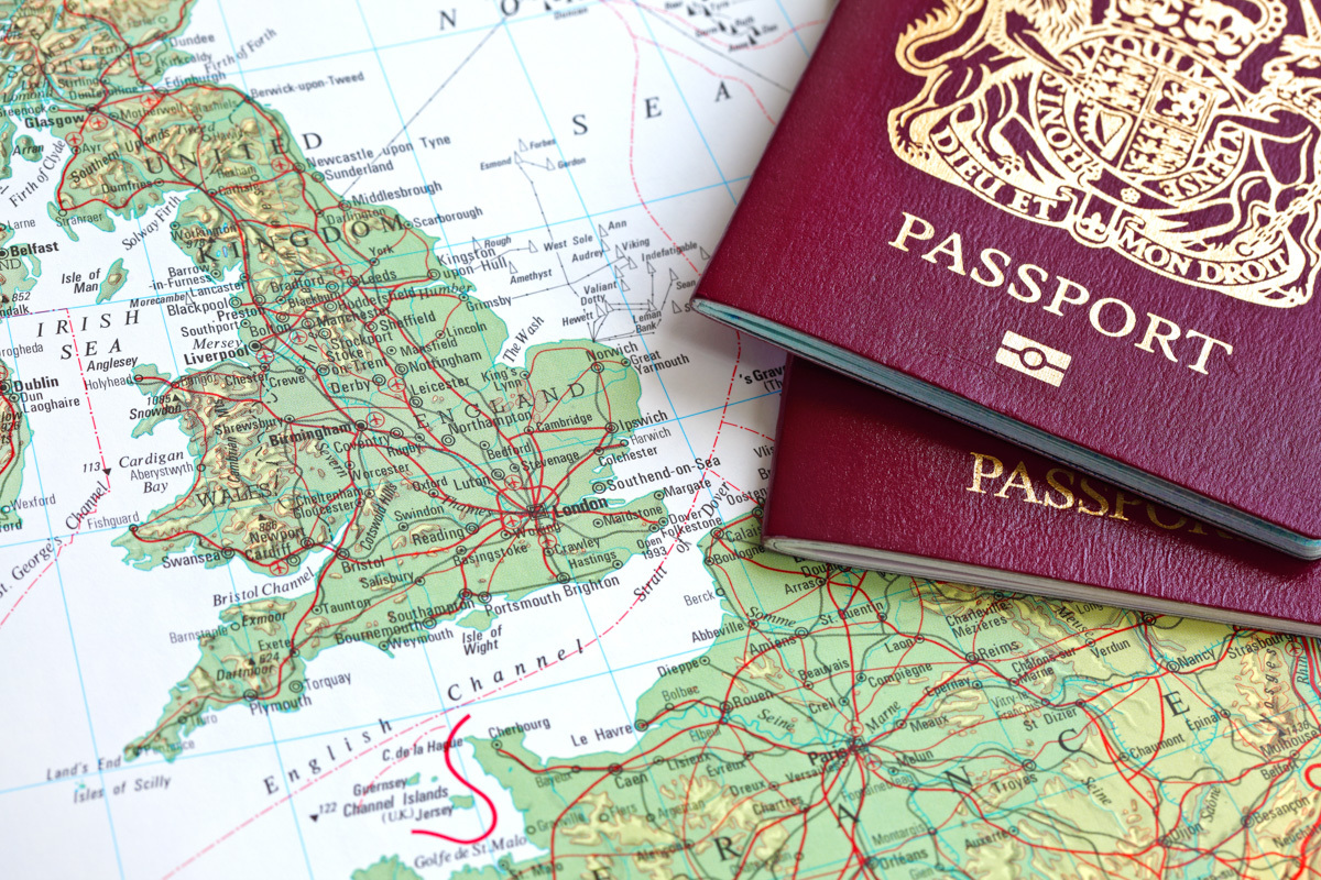 Viajar al Reino Unido con DNI ya solo ser posible para los espaoles residentes