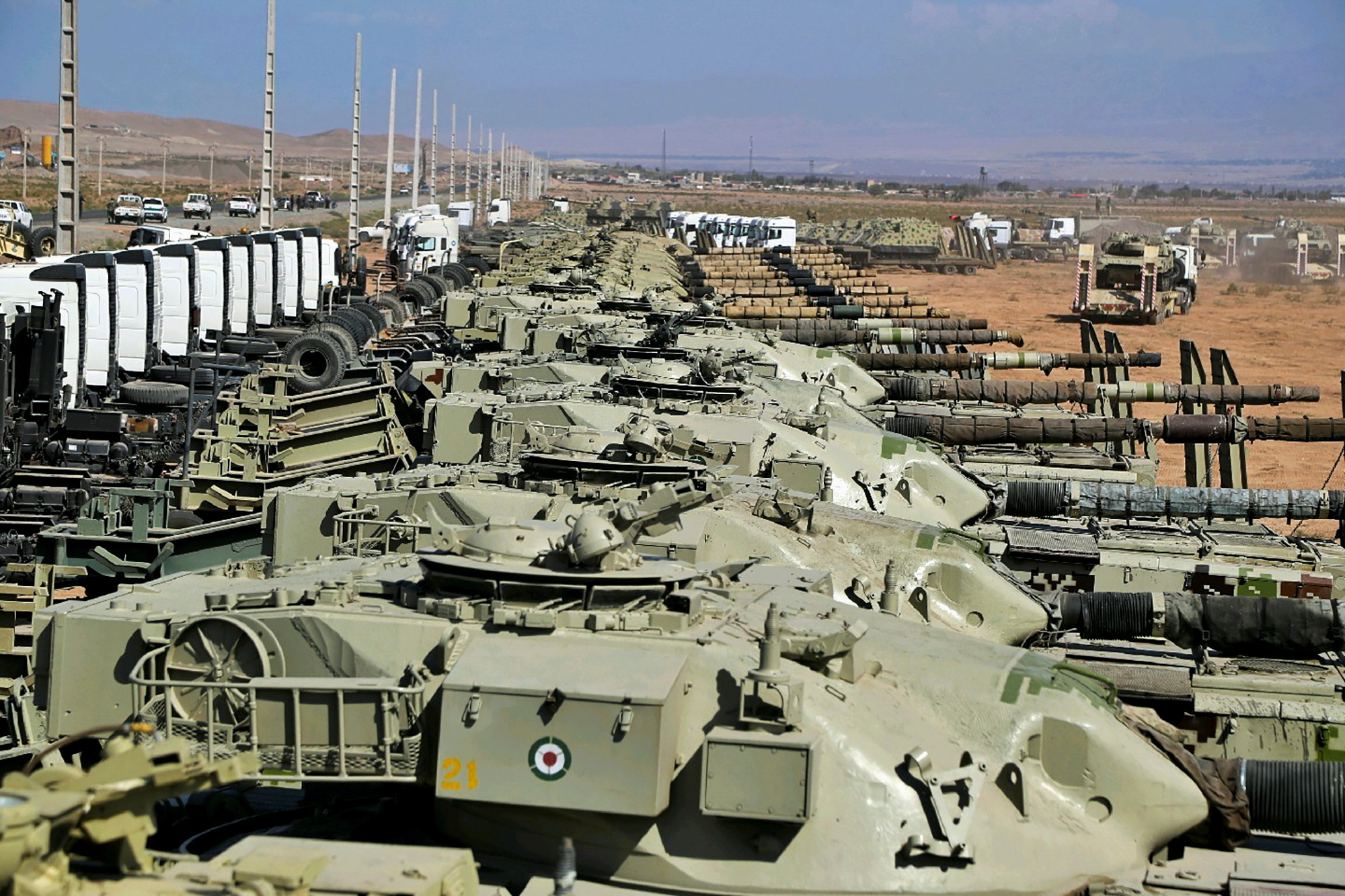Tanques iraníes durante las maniobras militares en el este del país.