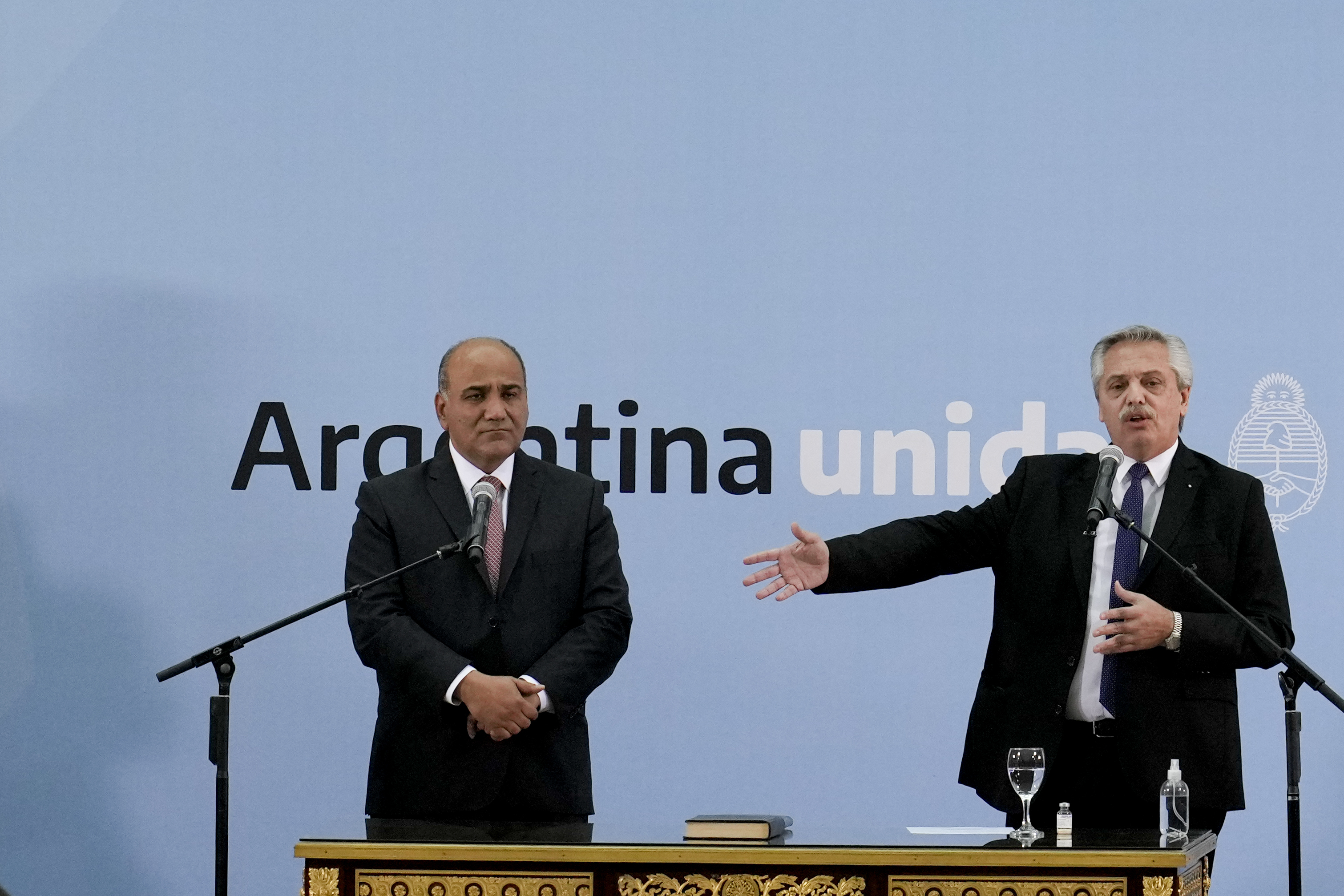 Alberto Fernndez, junto a su jefe de gabinete, Juan Luis Manzur.