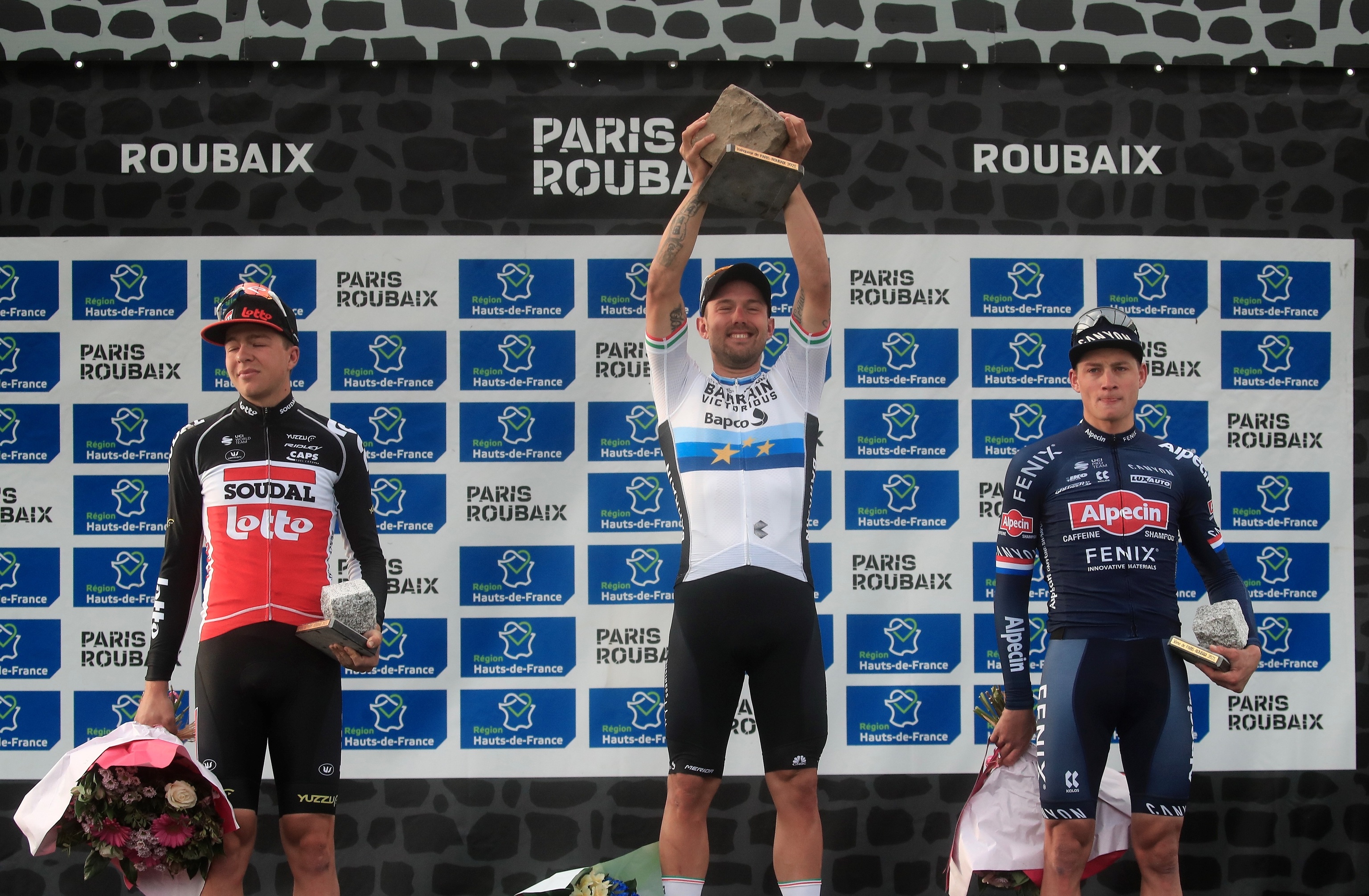 El podio de la París-Roubaix 2021.