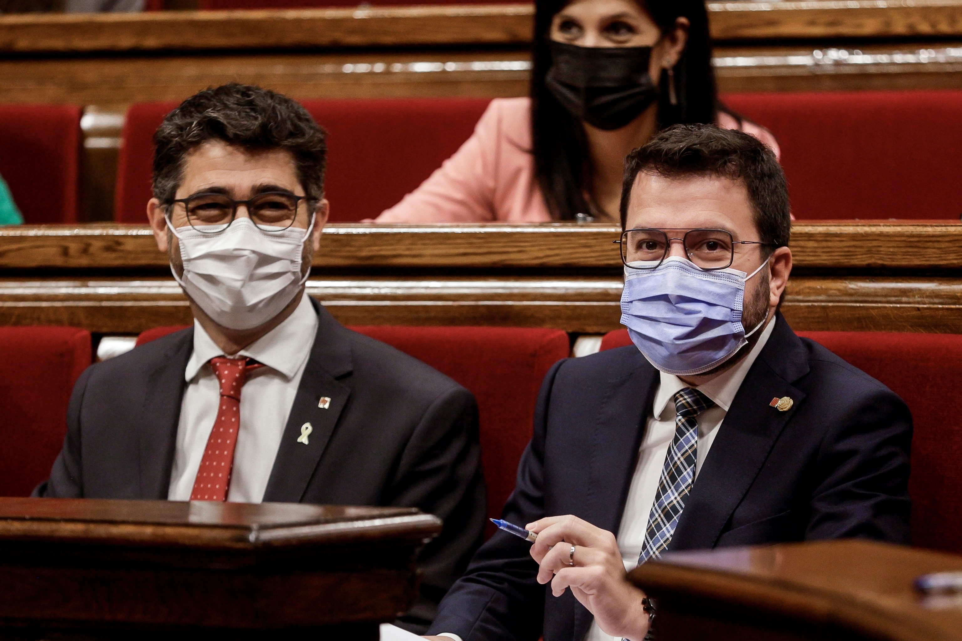 Aragons junto a Puigner, en el Parlament.
