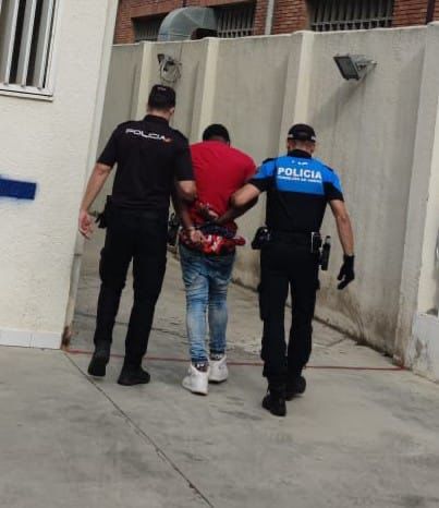 Uno de los pandilleros detenidos en la operacin conjunta de la Polica Municipal de Torrejn y la Polica Nacional.