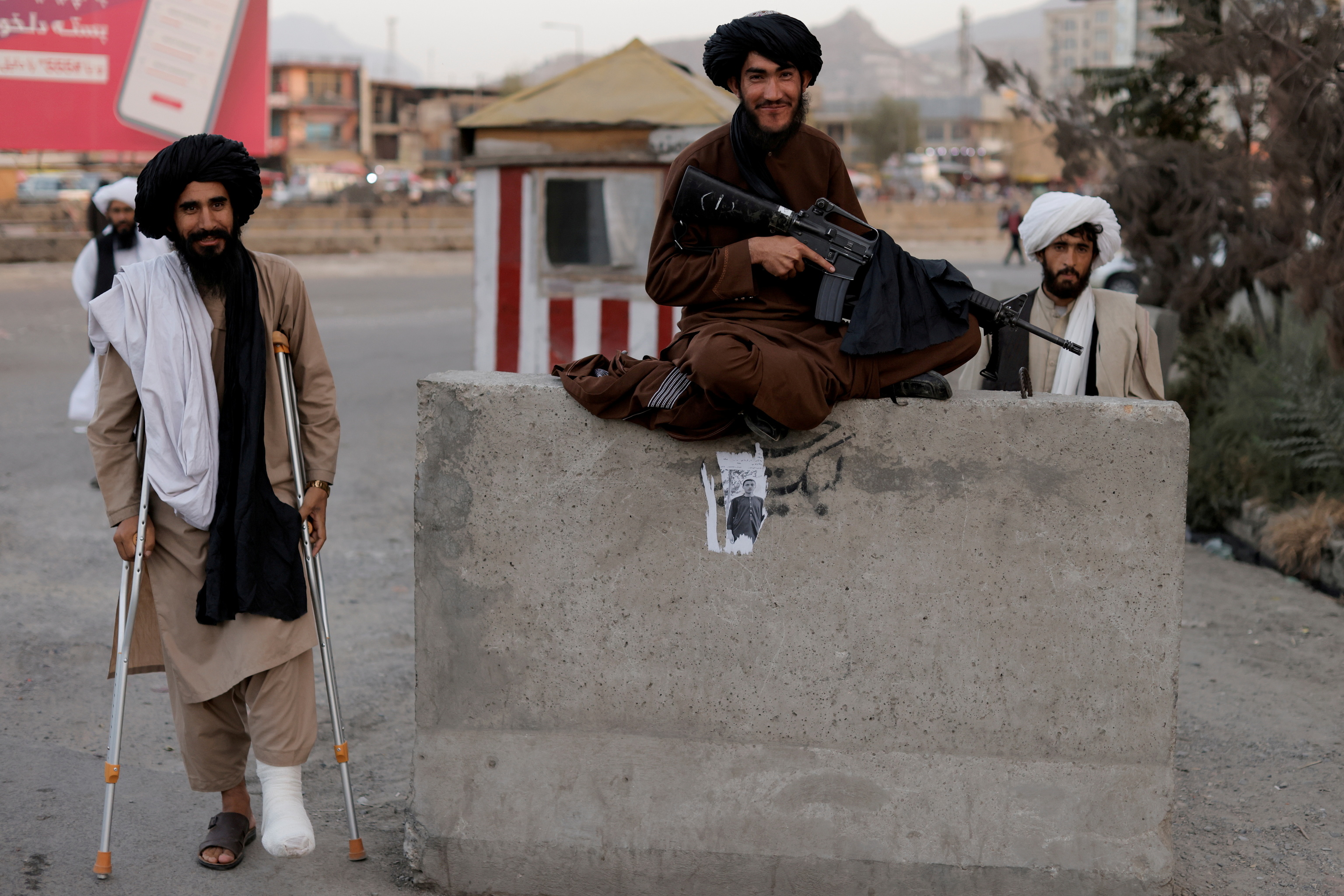 Imagen de archivo de dos talibn en un checkpoint en Kabul.