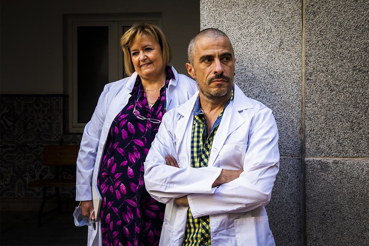 Los médicos expertos en adicciones Lourdes Azorín y Fernando Caudevilla.
