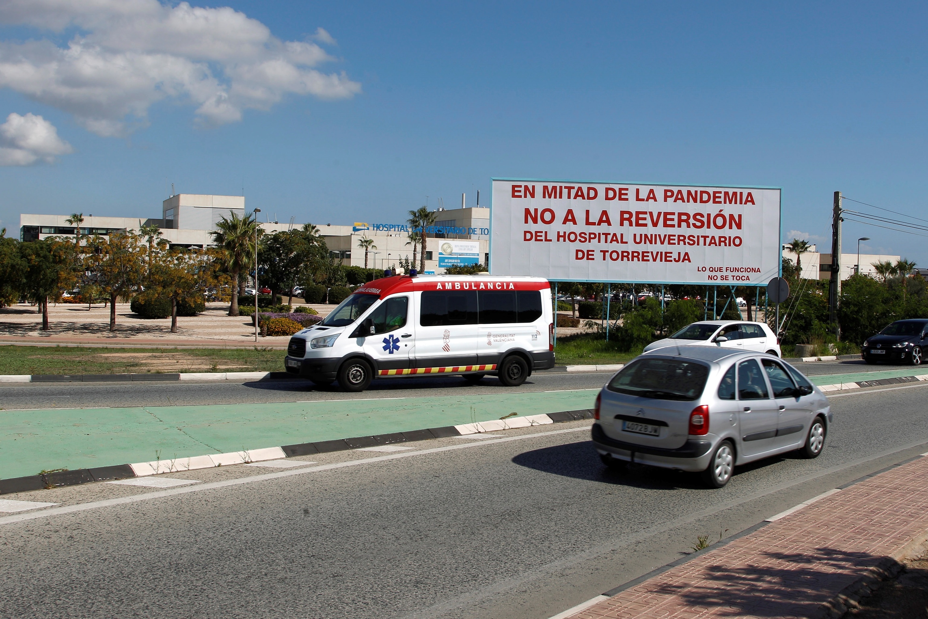 Vallas publicitarias en protesta por la reversión de Torrevieja.