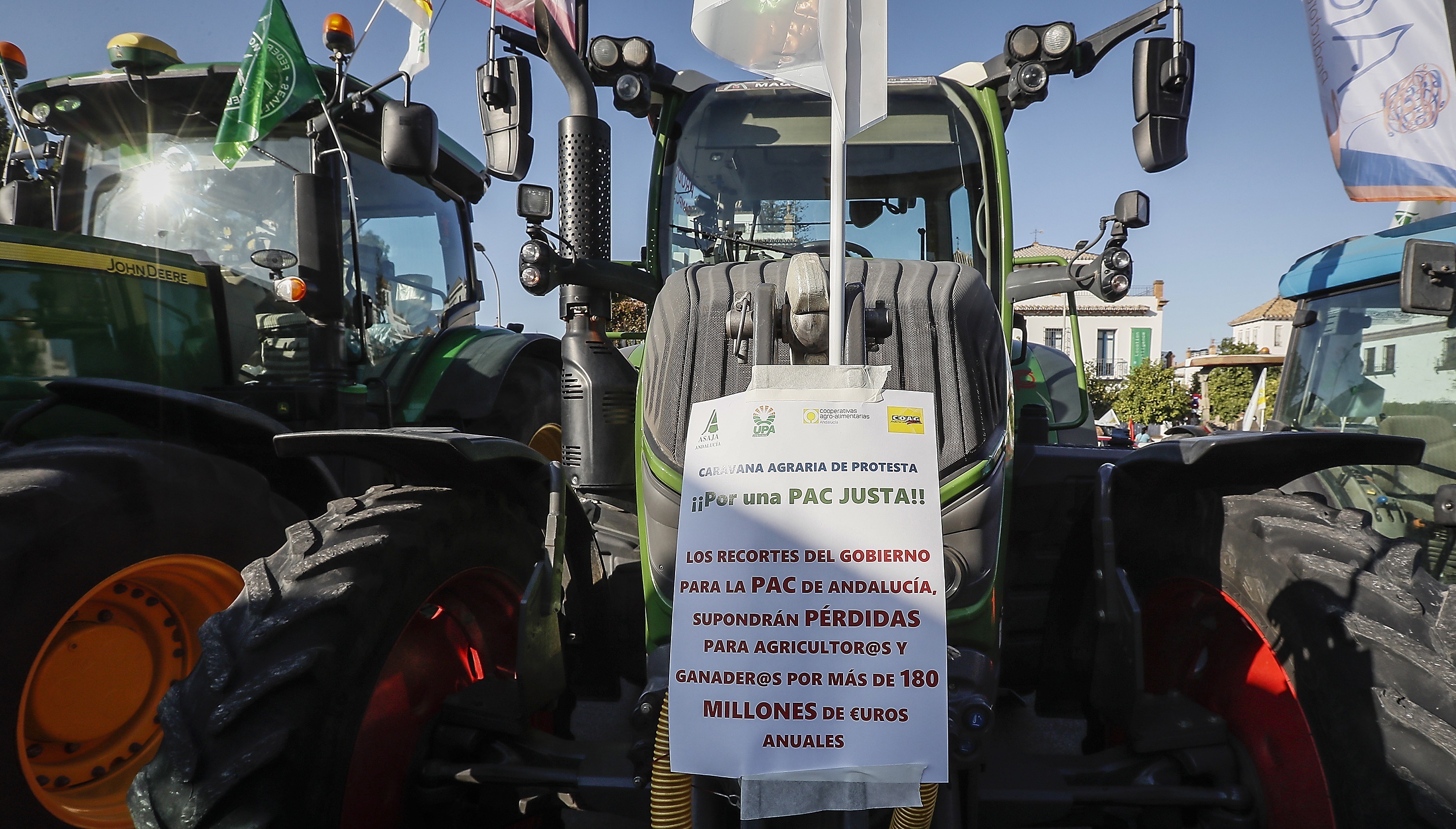 Tractores participantes en la marcha celebrada este jueves en Sevilla.