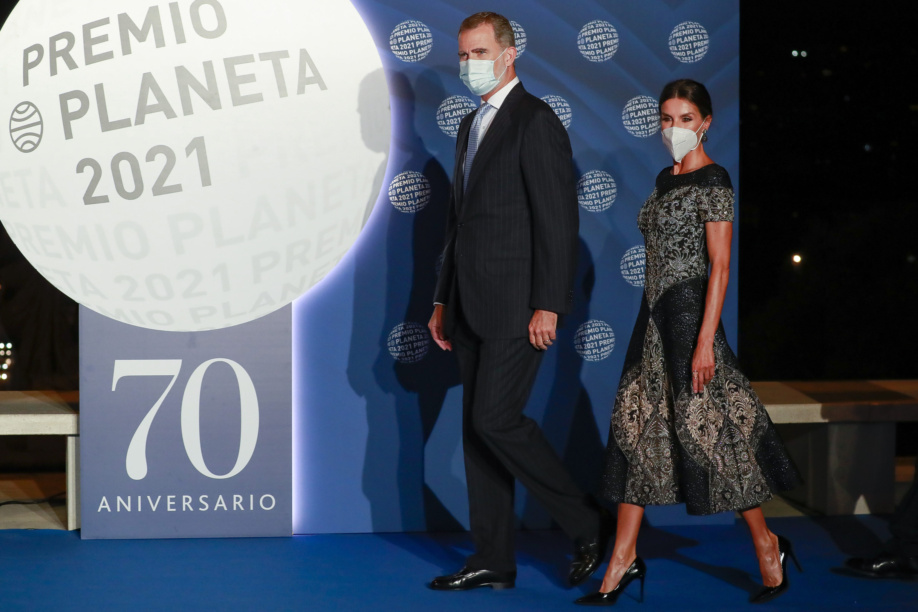 Los Reyes Felipe y Letizia a su llegada a la ceremonia de entrega del Premio Planeta 2021.