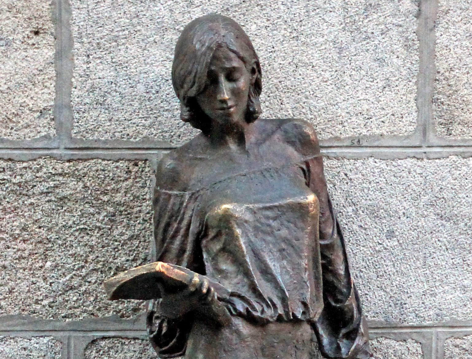 La escultura 'Tras Julia', obra de Antonio Santn.