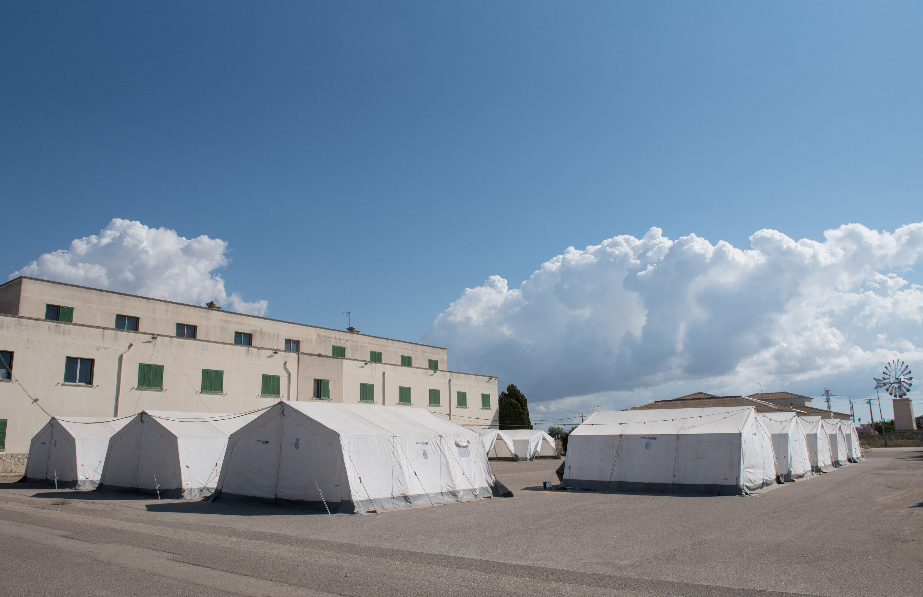 Campamento instalado en Palma para acoger a migrantes.