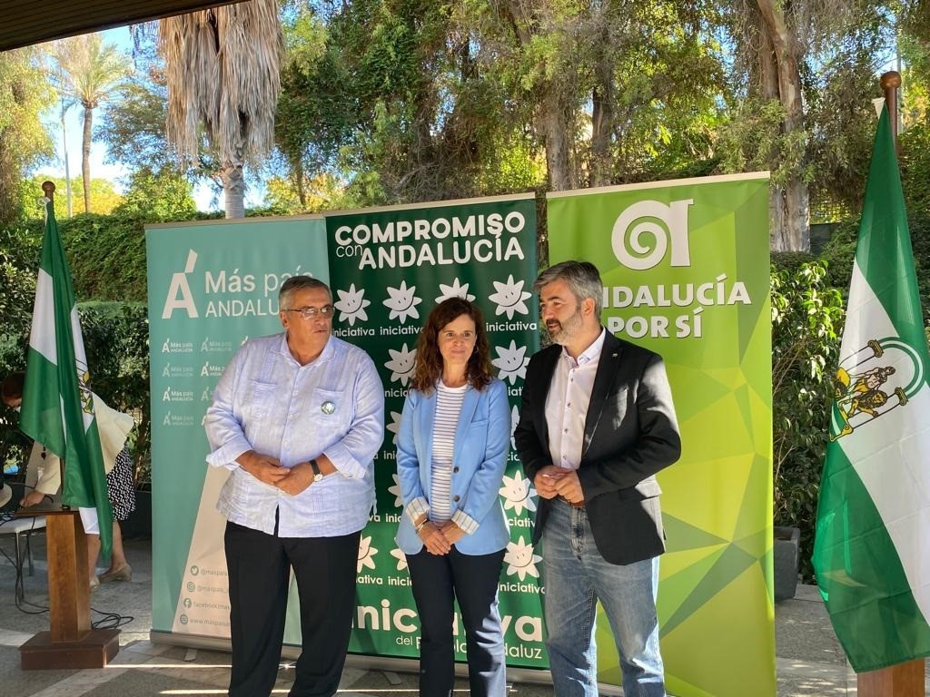 Jos Antonio Jimnez, Esperanza Gmez y Modesto Gonzlez, en la presentacin celebrada este lunes en Sevilla.