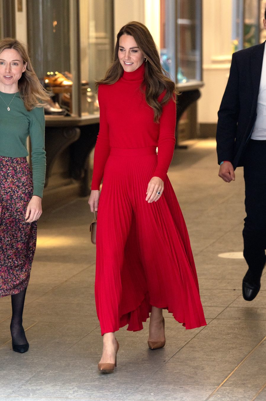 Kate Middleton con un perfecto look de otoño - Las royals se rinden al poder del rojo