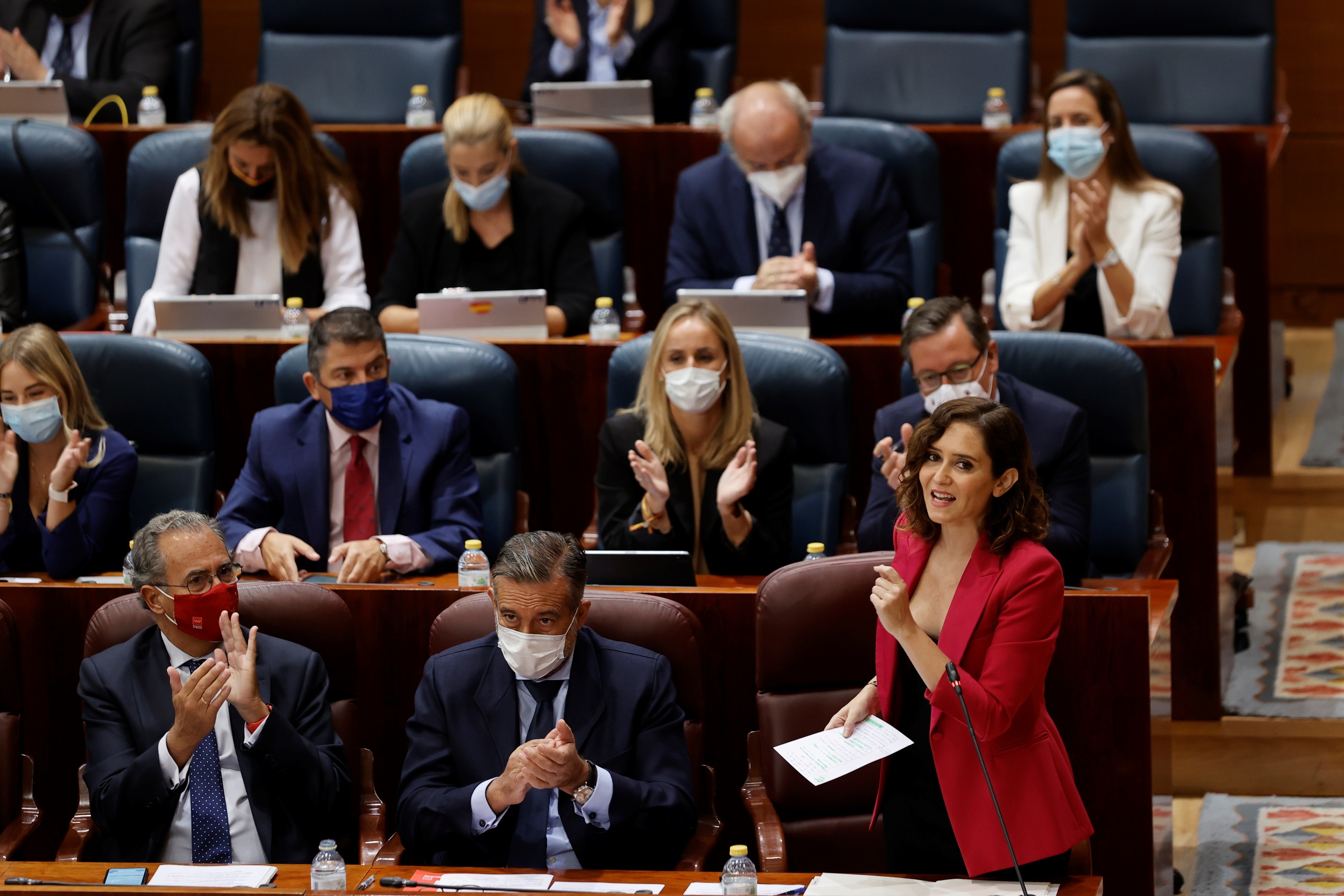 Isabel Diaz Ayuso interviene en un pleno de la Asamblea.