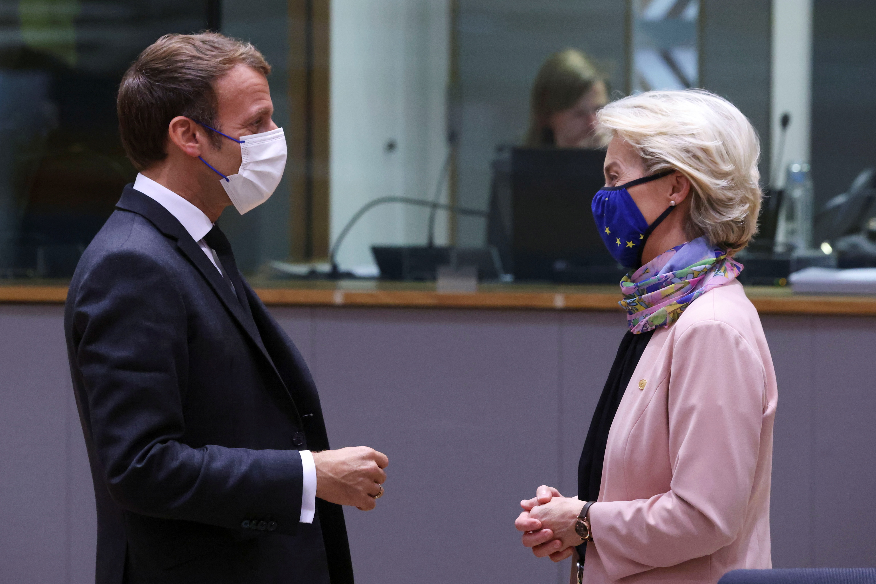 Ursula von der Leyen con Emmanuel Macron.