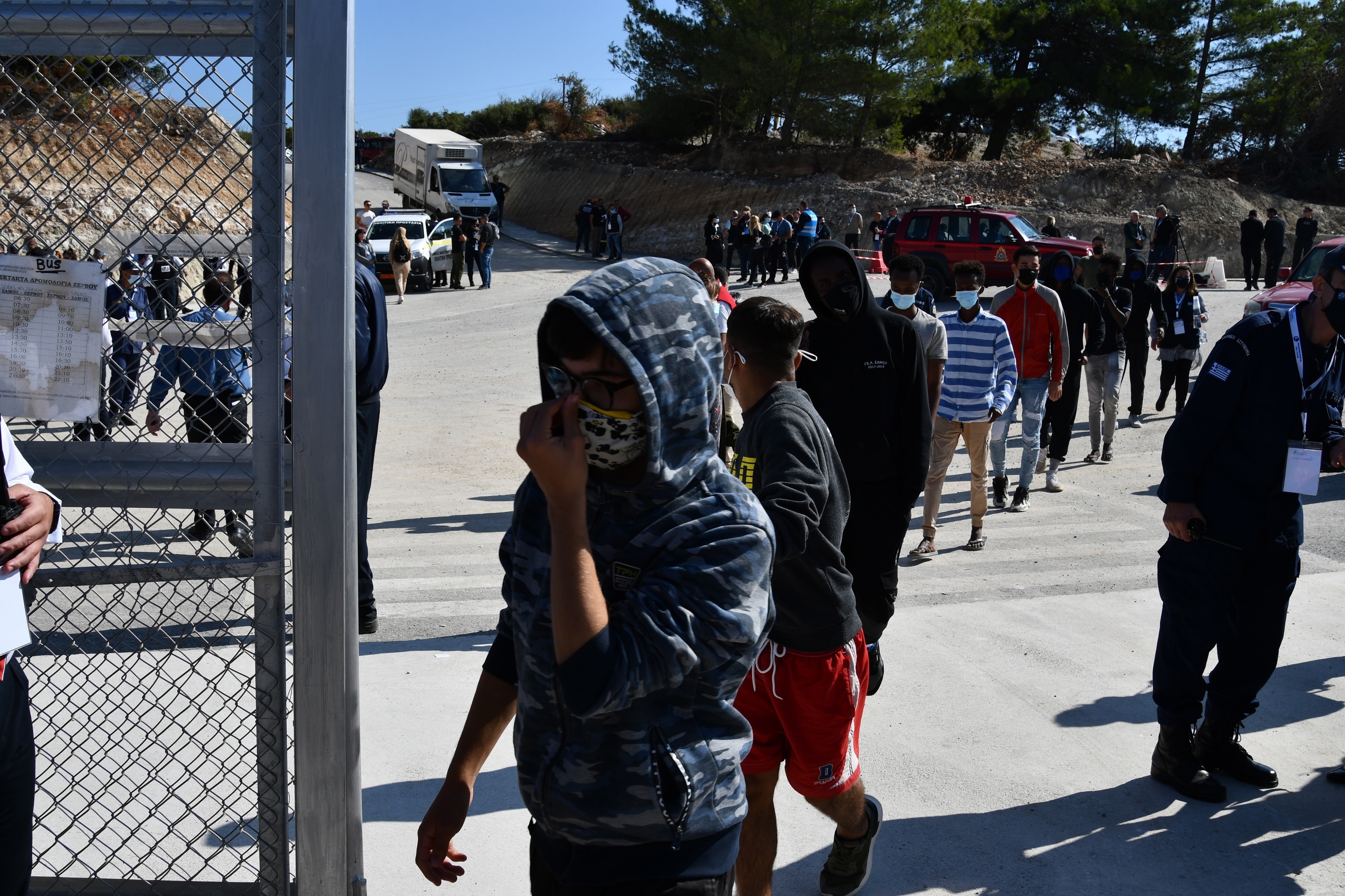Solicitantes de asilo en el campamento griego de Samos, este viernes.