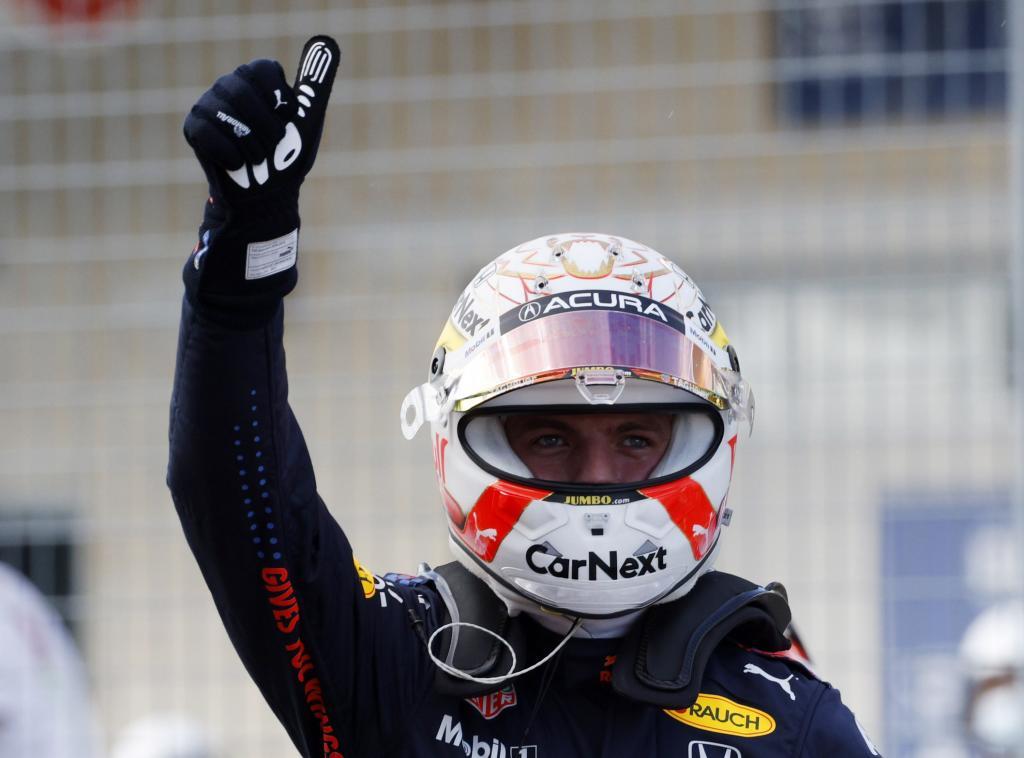 Verstappen celebrando la primera posición.
