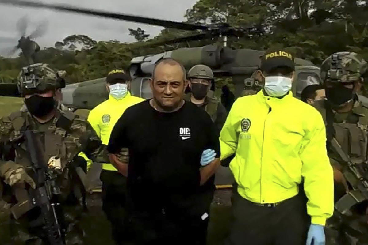 El Ejrcito colombiano y la Polica escoltan al narcotraficante Otoniel.