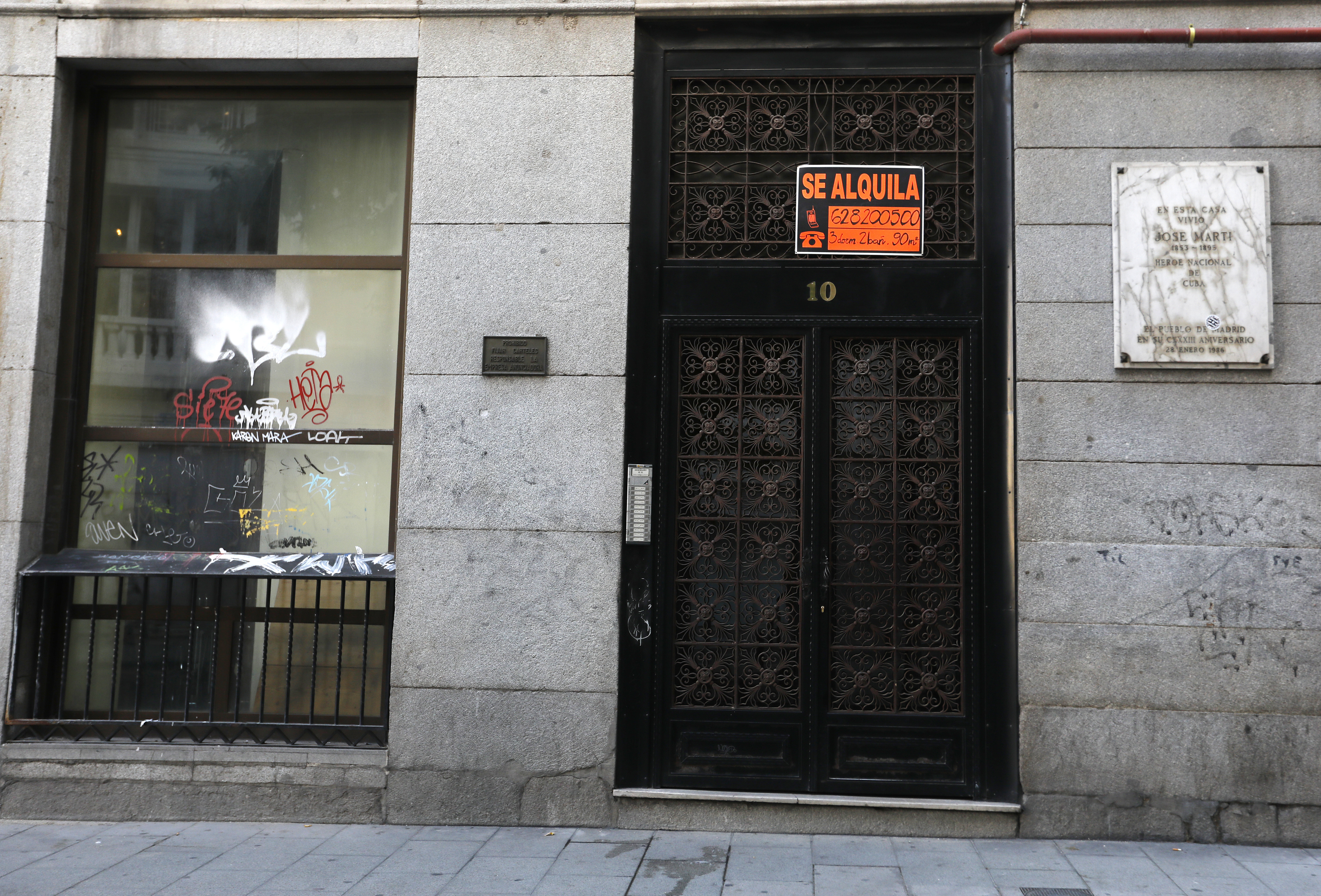 Cartel de 'se vende' en Madrid.