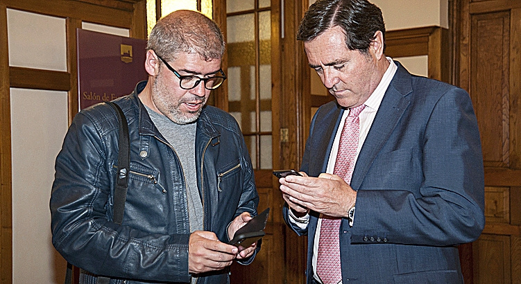 El lder de CCOO, Unai Sordo, con Antonio Garamendi, presidente de CEOE.