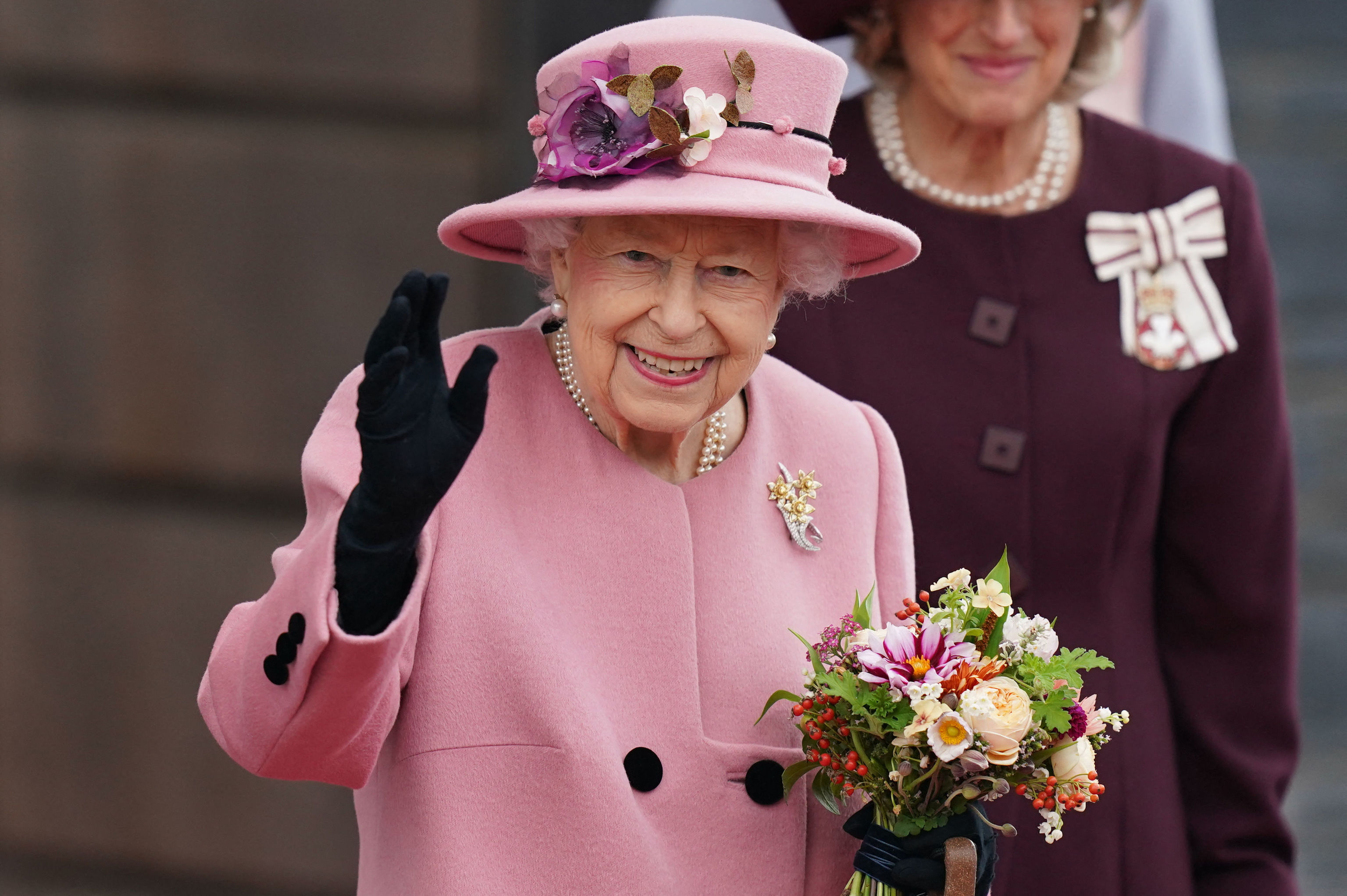 La reina Isabel II, el 14 de octubre en Cardiff.