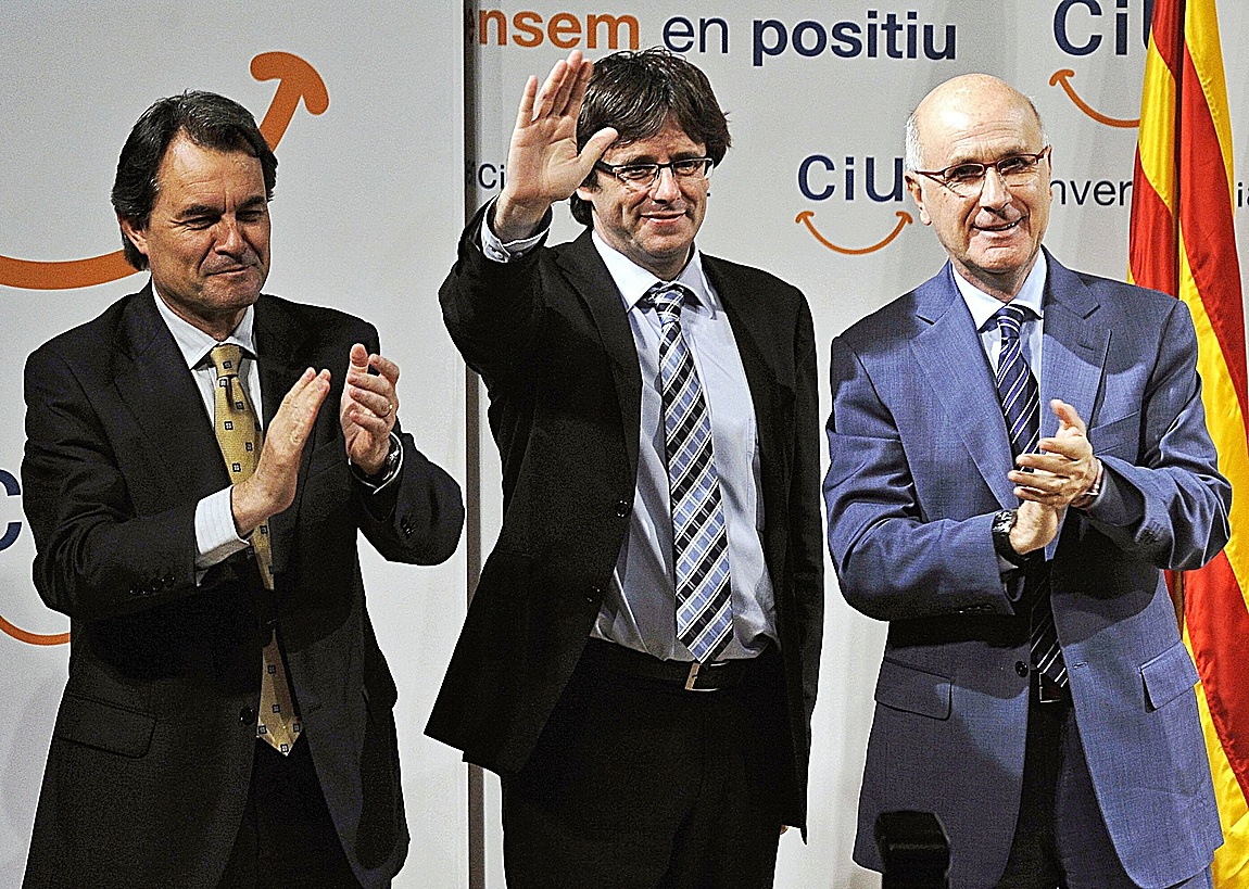 Los ex presidentes de la Generalitat Artur Mas y Carles Puigdemont junto a Josep Antoni Duran i Lleida, en un acto de CiU en  2011.
