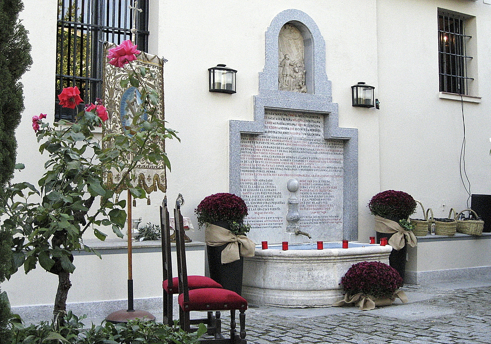 La fuente de San Isidro durante el acto inaugural.