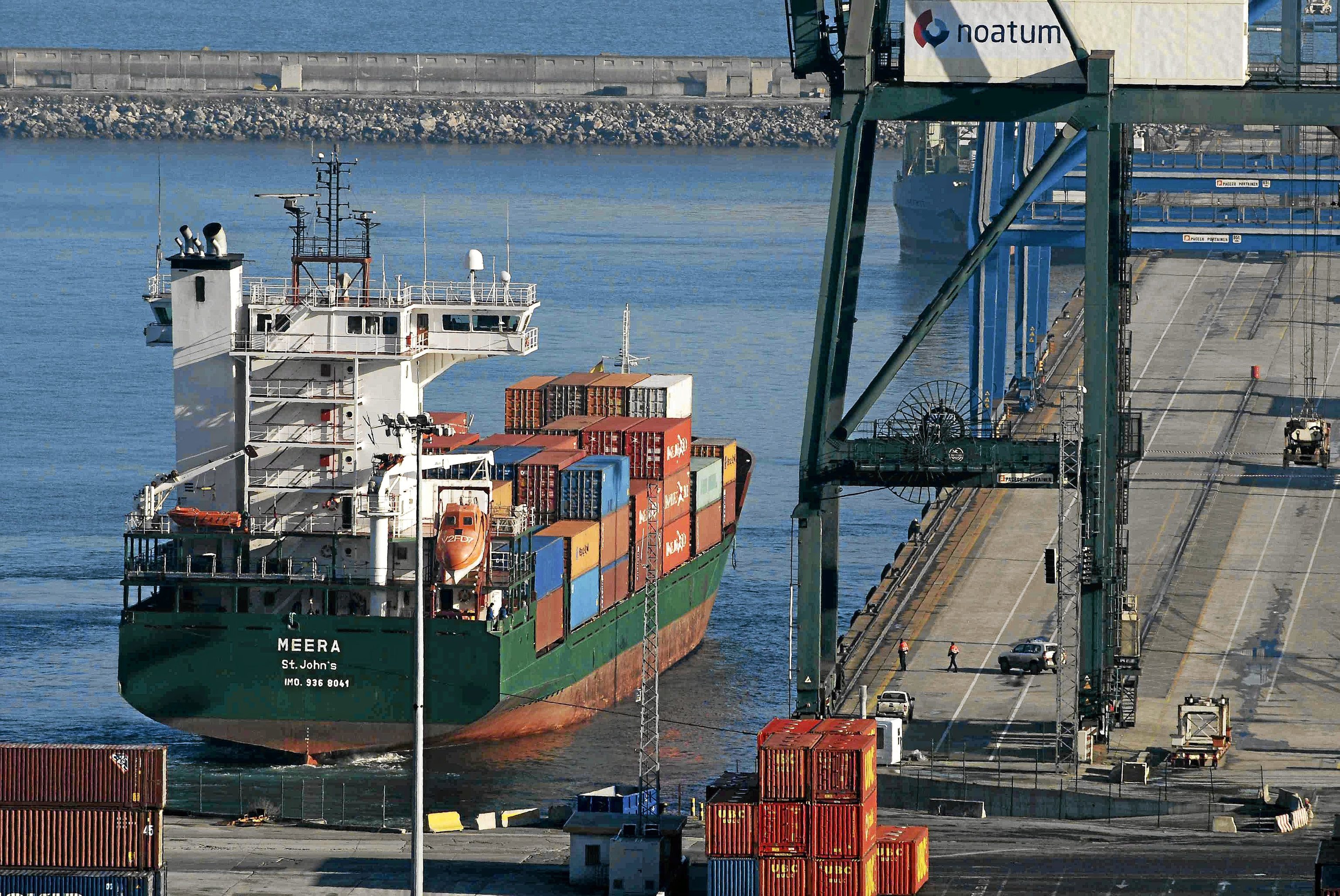 Un carguero en el puerto de Bilbao.