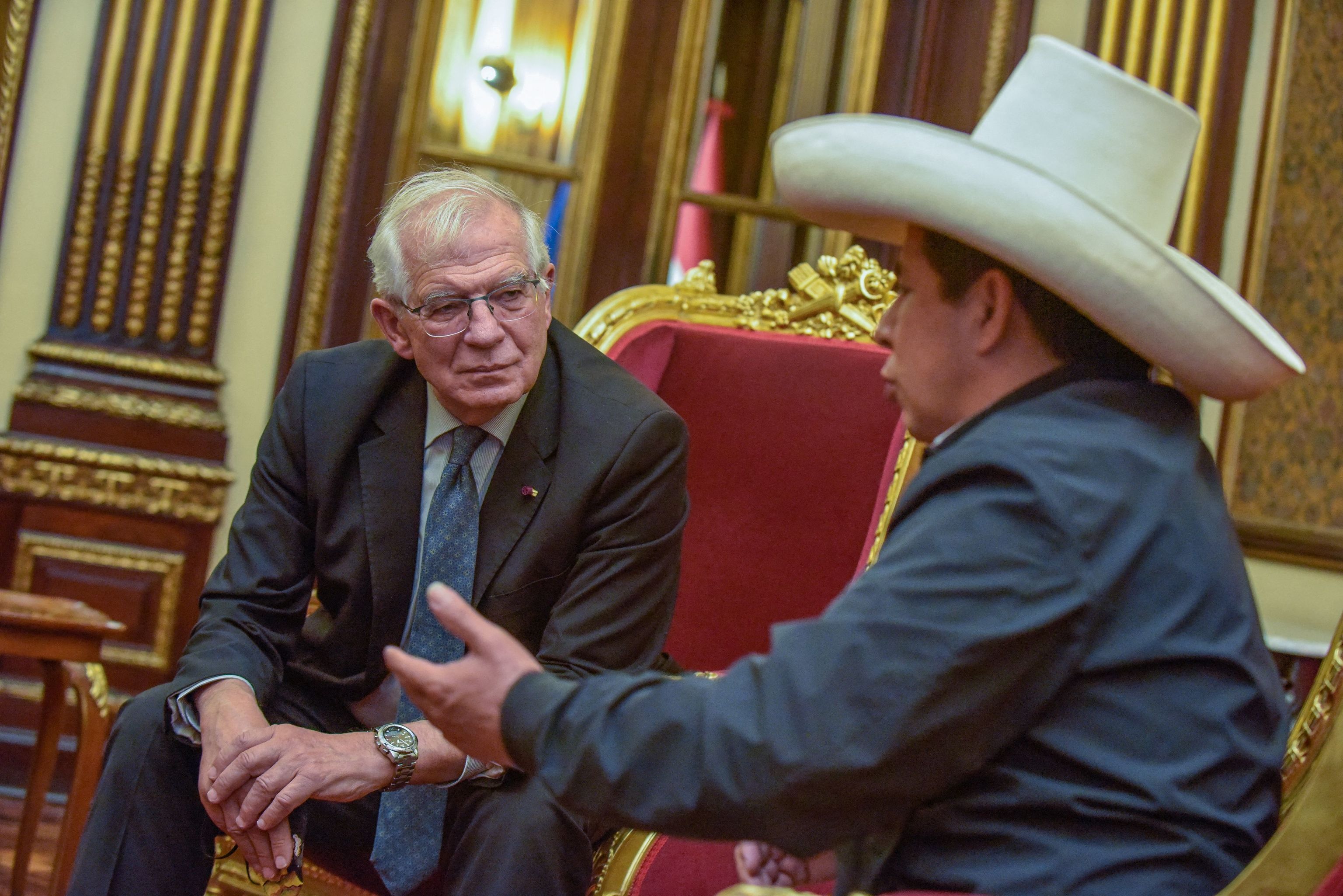 Josep Borrell, Alto Representante de la Unión Europea, y Pedro Castillo, presidente de Perú, este martes, en Lima.