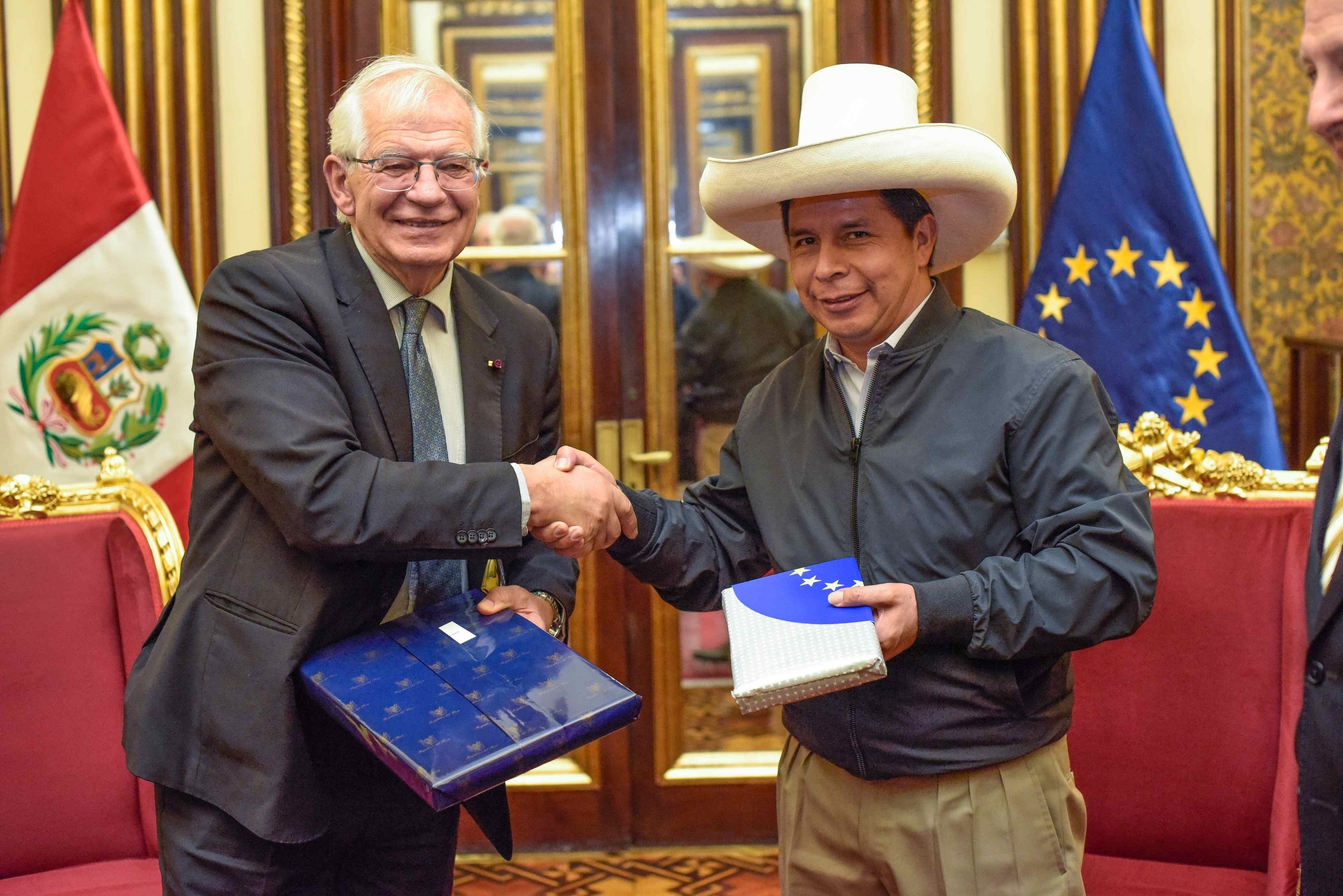 El presidente peruano, Pedro Castillo, se reúne con Josep Borrell en Lima.