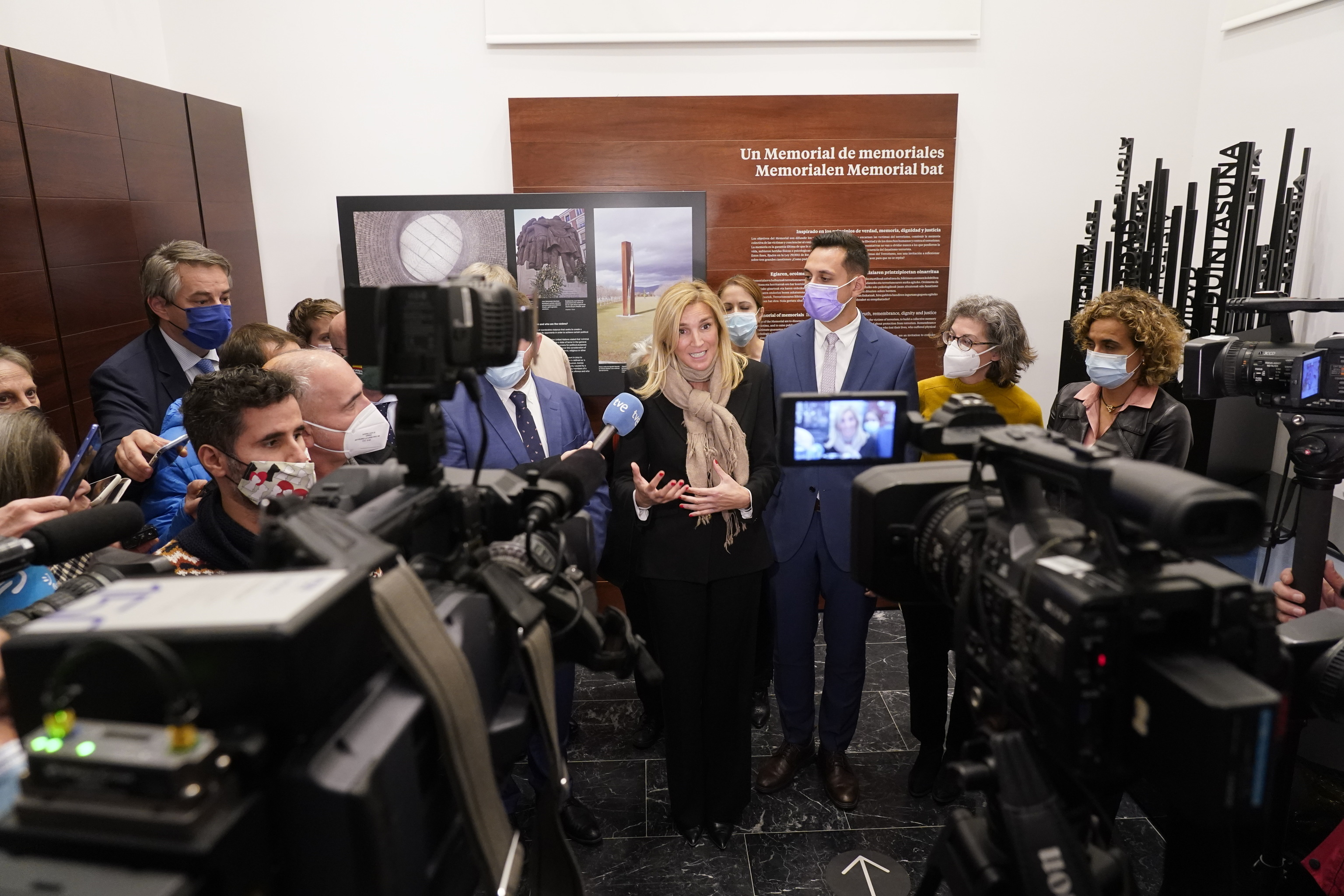 La europarlamentaria y presidenta de la delegacin Agns Evren comparece ante los medios tras visitar el Centro Memorial de Vctimas del Terrorismo en Vitoria.