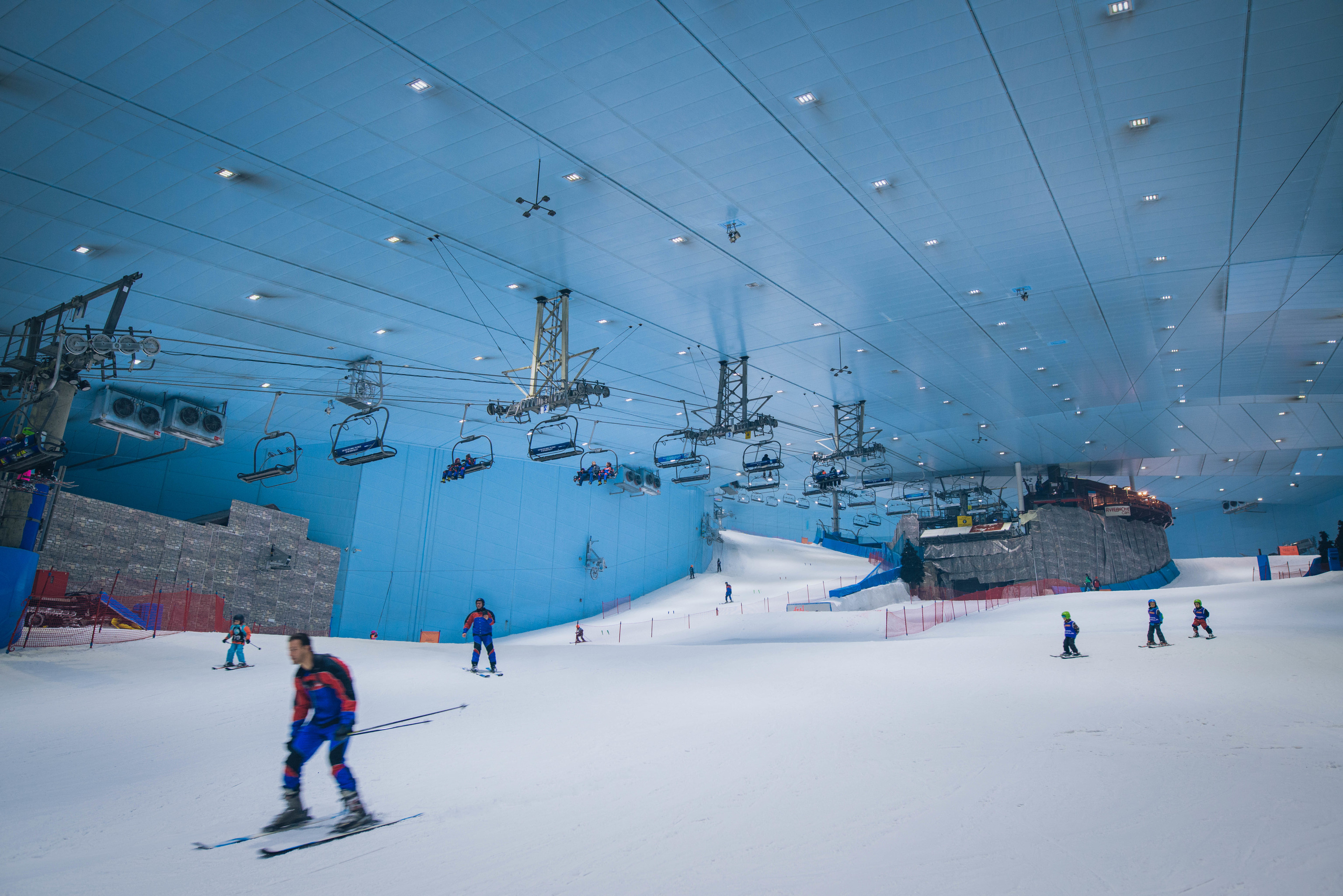 La pista de esquí artificial cubierta más grande del mundo.