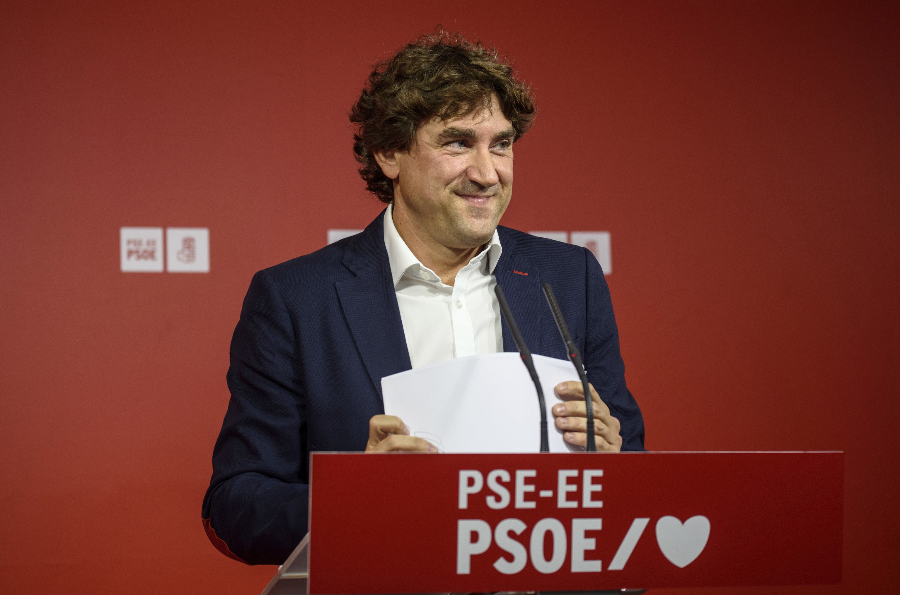 El nuevo líder del PSE-EE Eneko Andueza cuando anunció su candidatura a la secretaría general en Bilbao.