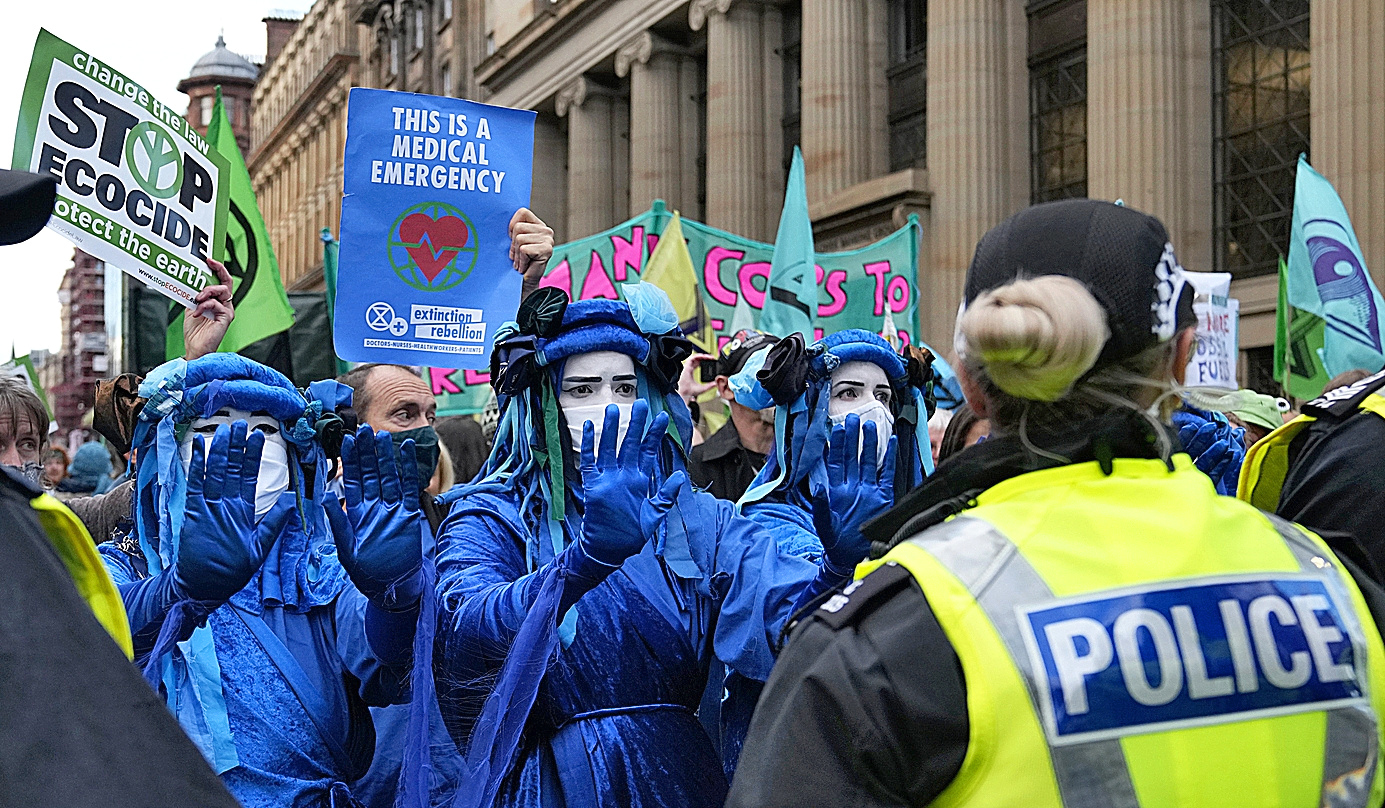 Activistas se manifiestan en Glasgow.