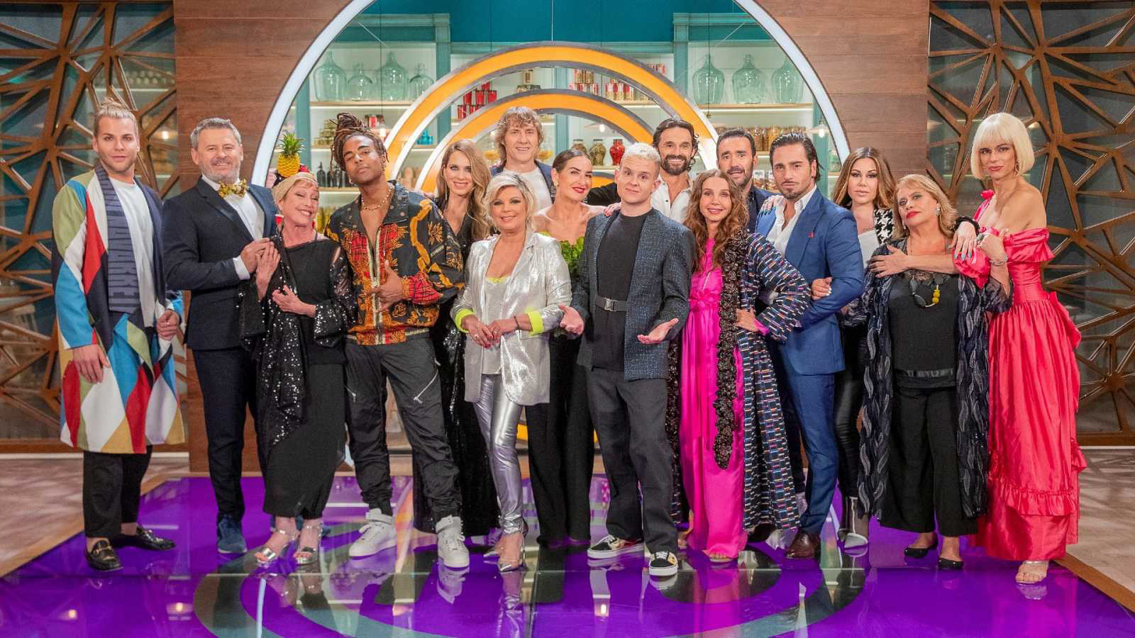 Participantes de famosos en el programa MasterChef Celebrity 6 de RTVE.