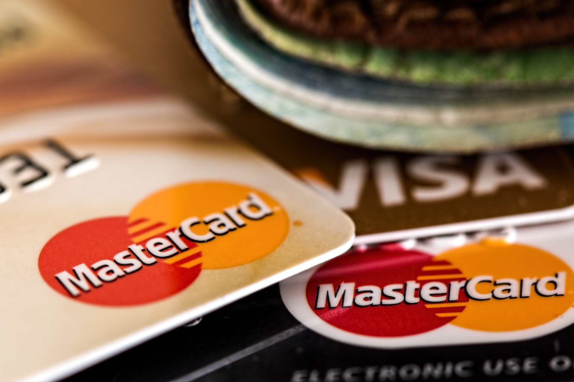 Evita las comisiones de la tarjeta de crédito con estos consejos